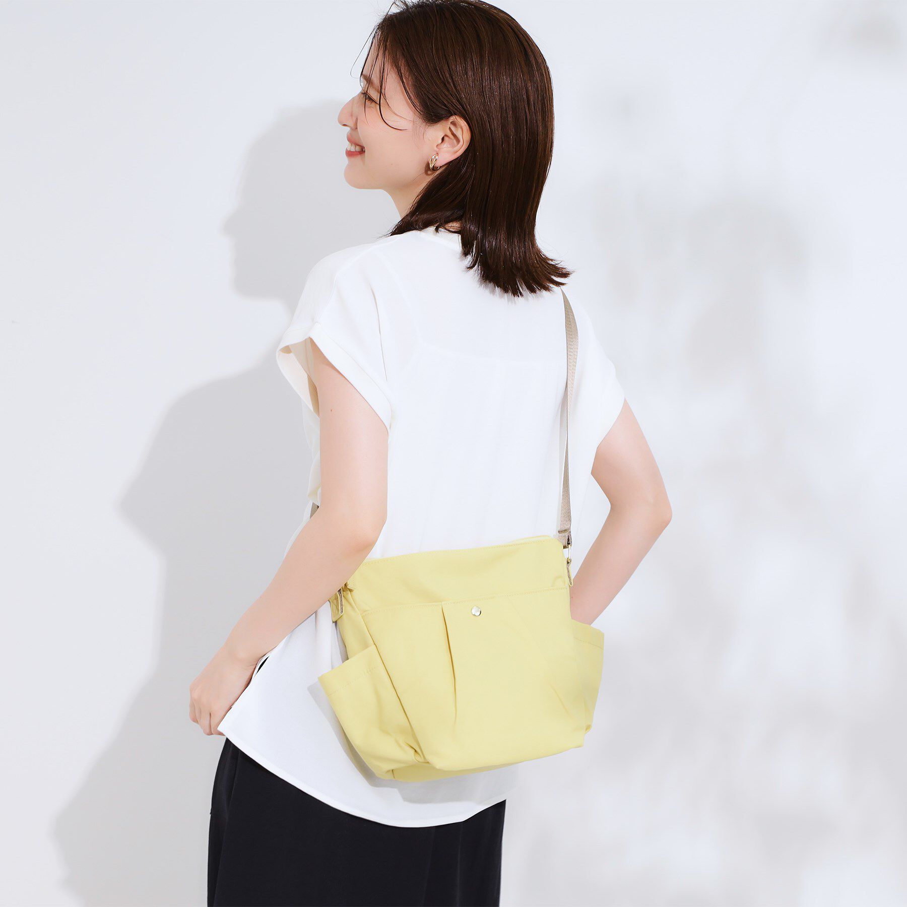 SHOO･LA･RUE「【撥水】フロントタック9ポケットショルダーバッグ」|ショルダー・メッセンジャー|イエロー(032)