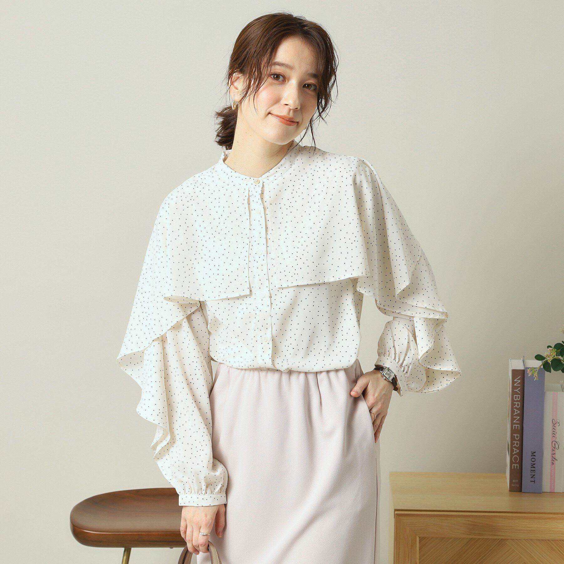 ITS&rsquo;DEMO「【手洗い可】ケープフリルドットブラウス」|シャツ・ブラウス|