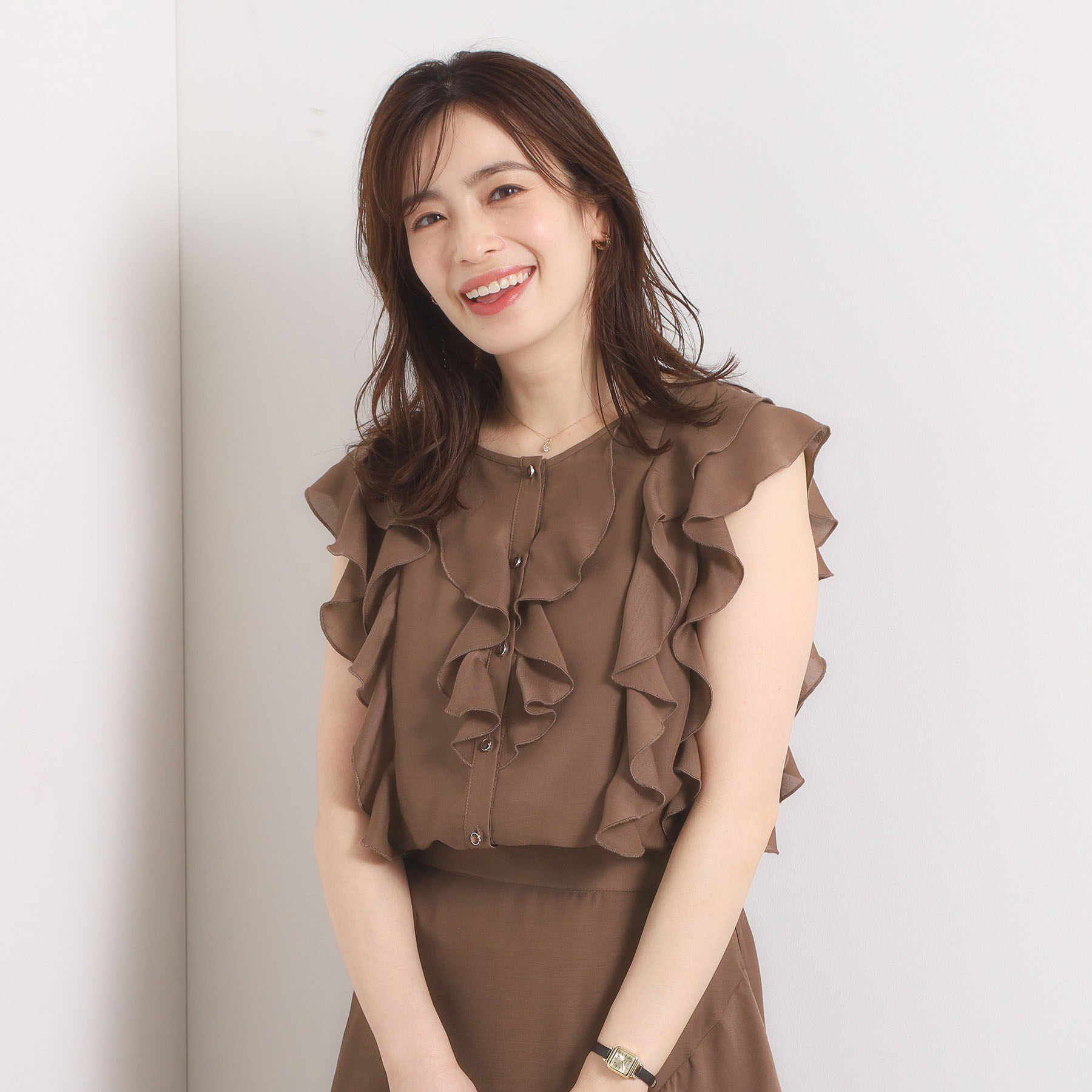 ITS&rsquo;DEMO「【手洗い可／セットアップ可】シアーフリルブラウス」|シャツ・ブラウス|ブラウン(043)