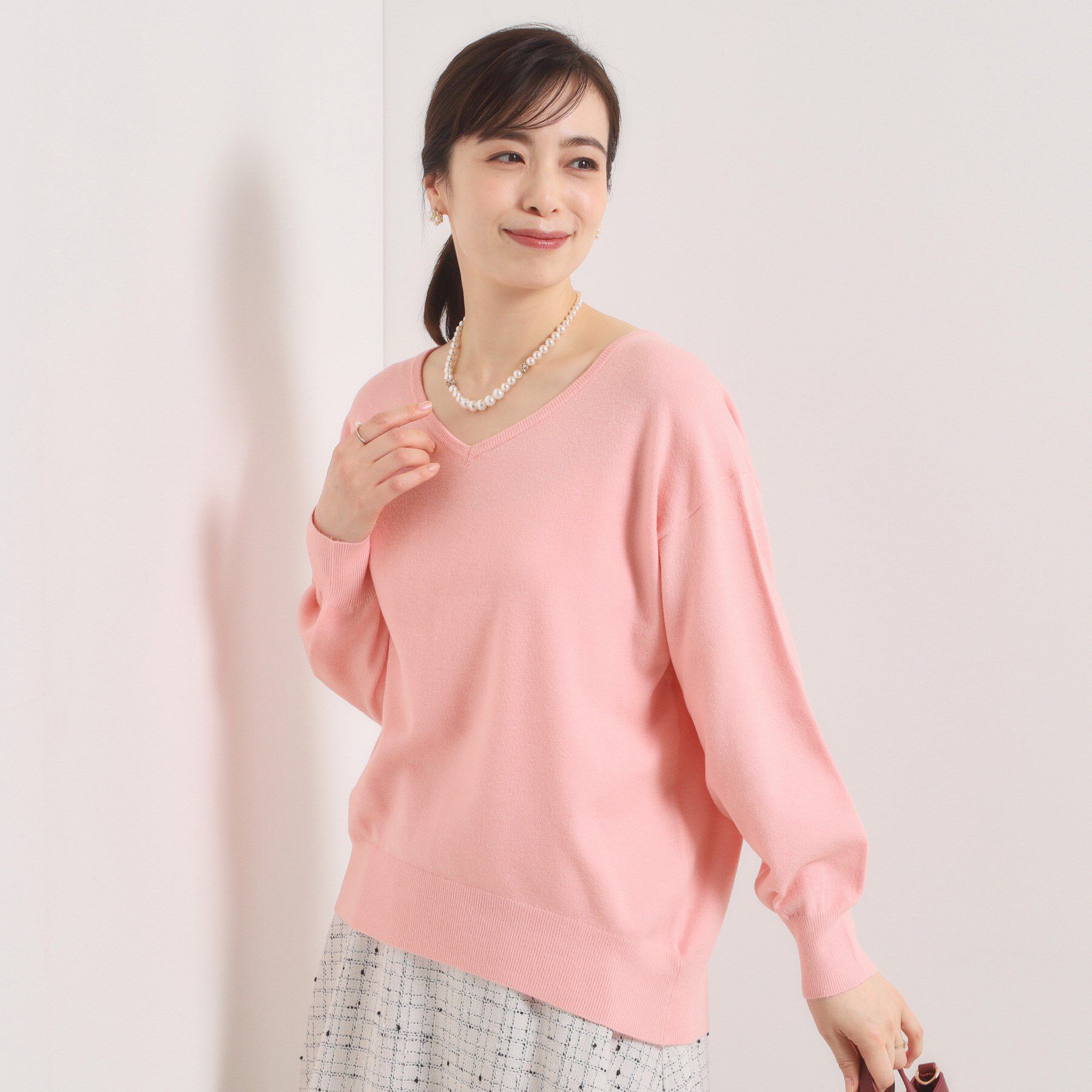 ITS&rsquo;DEMO「【静電気防止／手洗い可】クリーミータッチVネックニット」|ニット・セーター|ピンク(073)