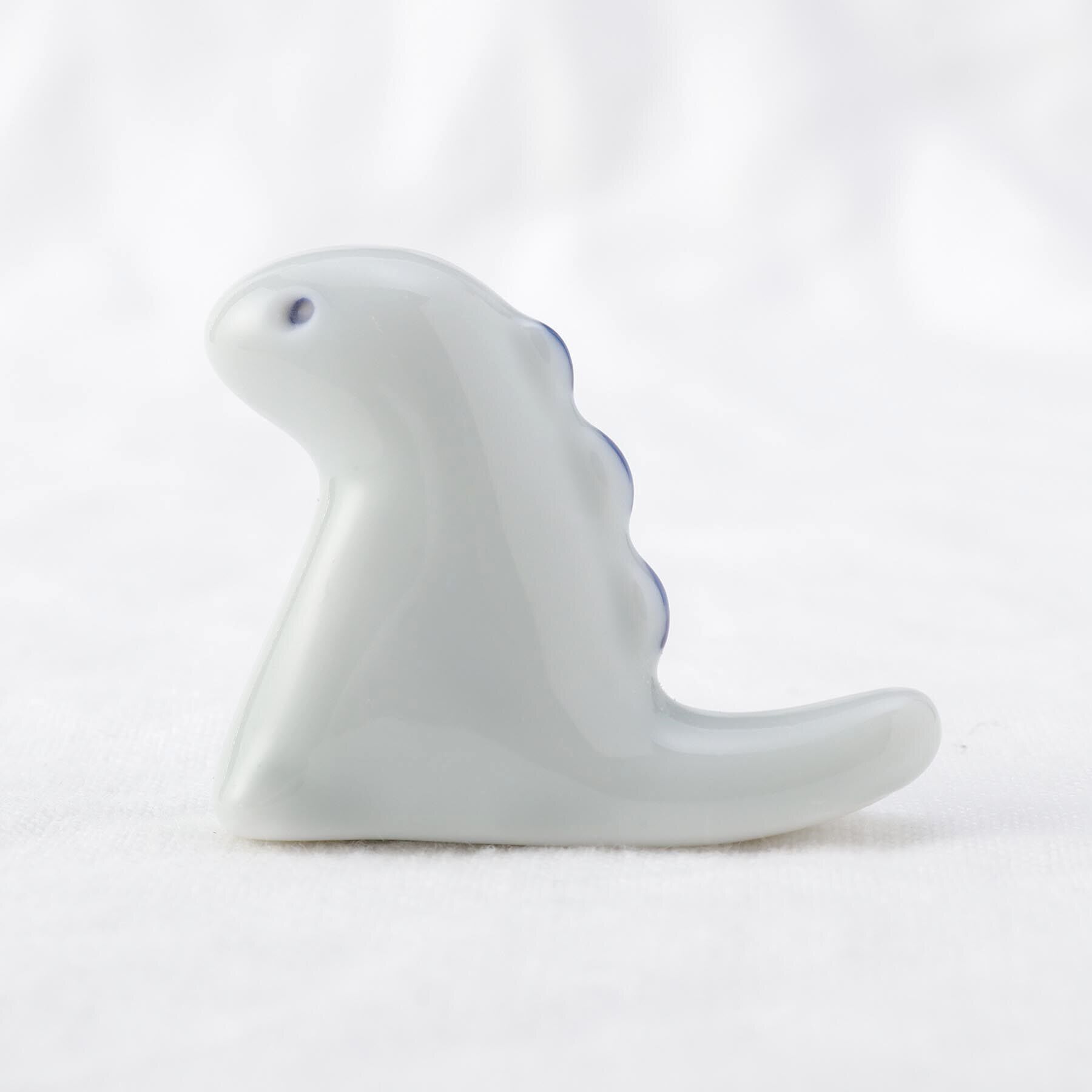 212 KITCHEN STORE「江戸っ子恐竜 白&times;青 ティラノザウルス 箸置」|食器・キッチングッズ|