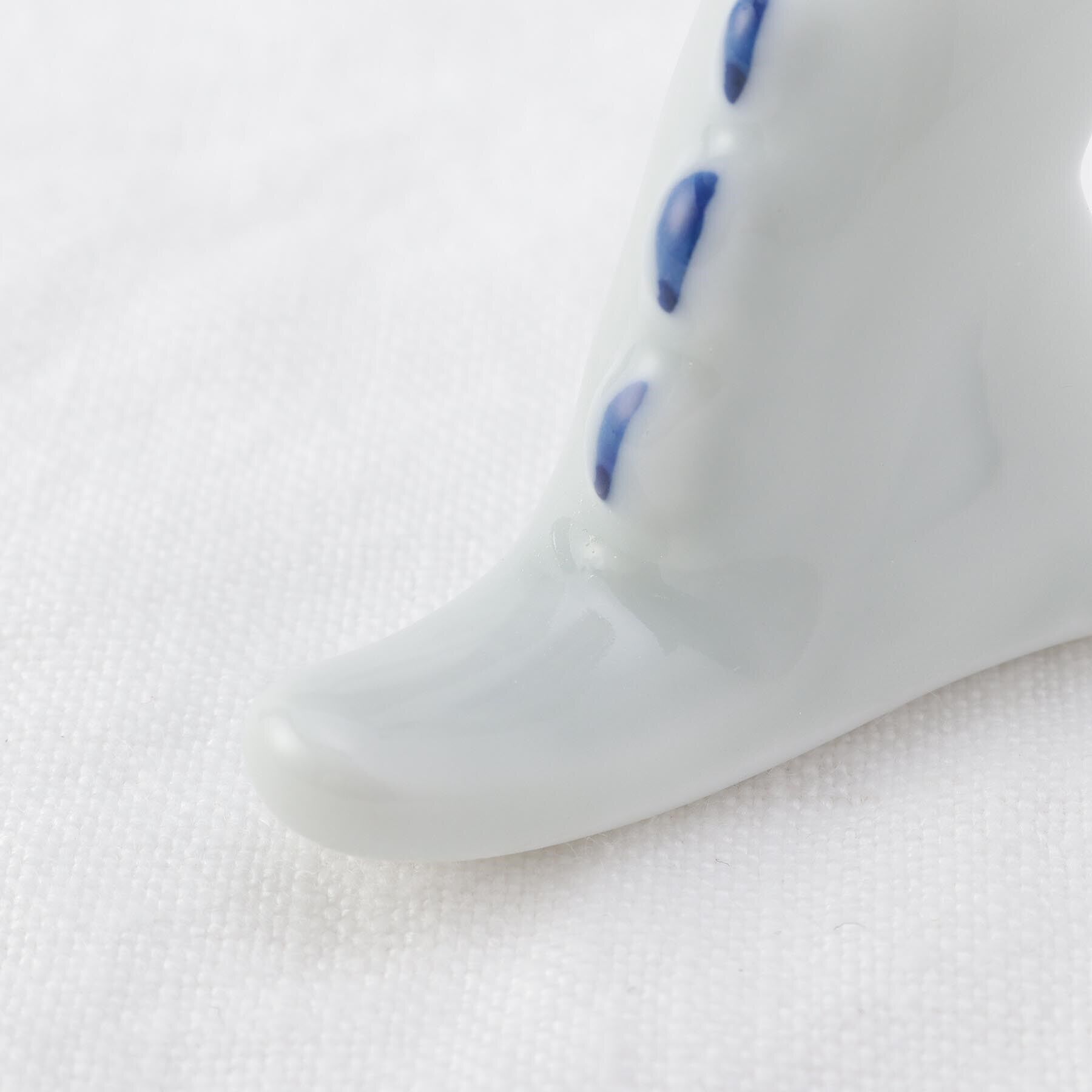 212 KITCHEN STORE「江戸っ子恐竜 白&times;青 ティラノザウルス 箸置」|食器・キッチングッズ|