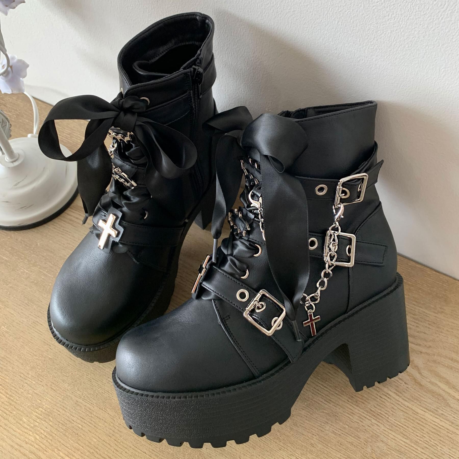 csT&P「厚底&times;コウモリ&times;十字架スニーカー」|ショートブーツ|