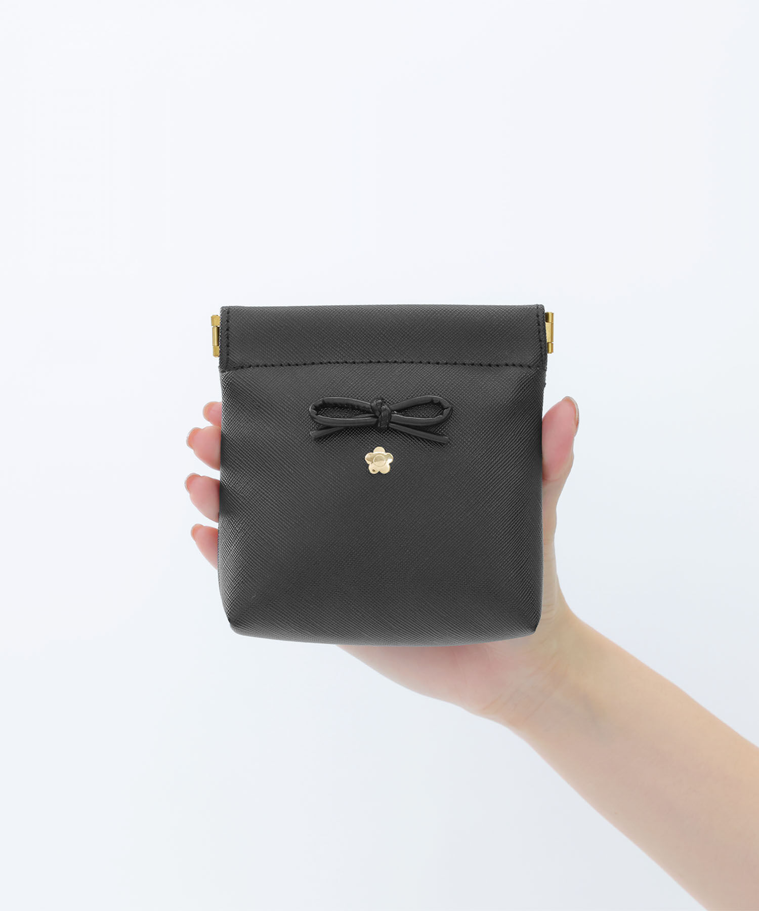 MARY QUANT「サフィアーノリボン バネクチポーチ」|ポーチ|ブラック