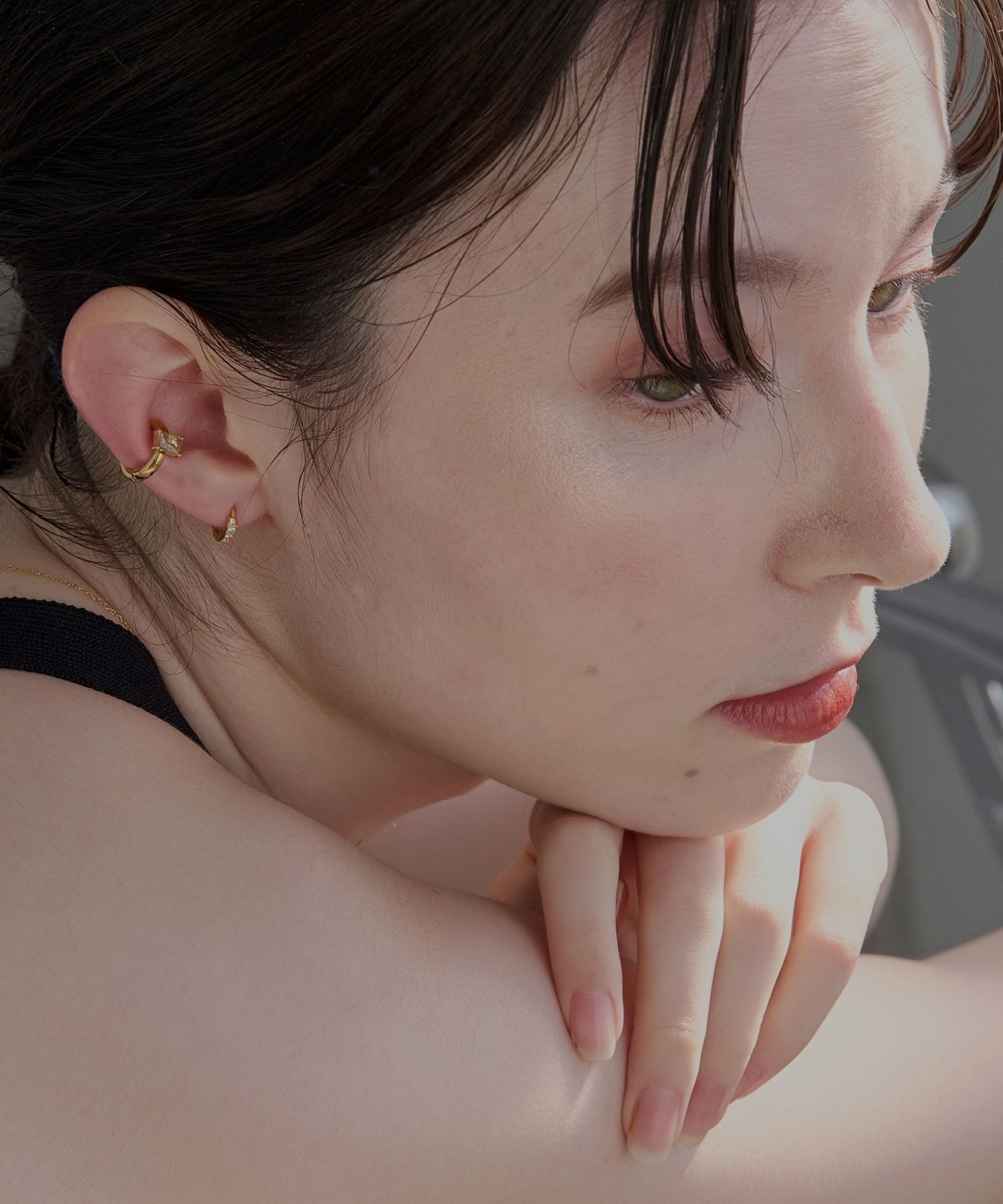 Phoebe「【金属アレルギー対応】ワンタッチビジューフープミニピアス　ゴールド/サージカルステンレス」|ピアス|