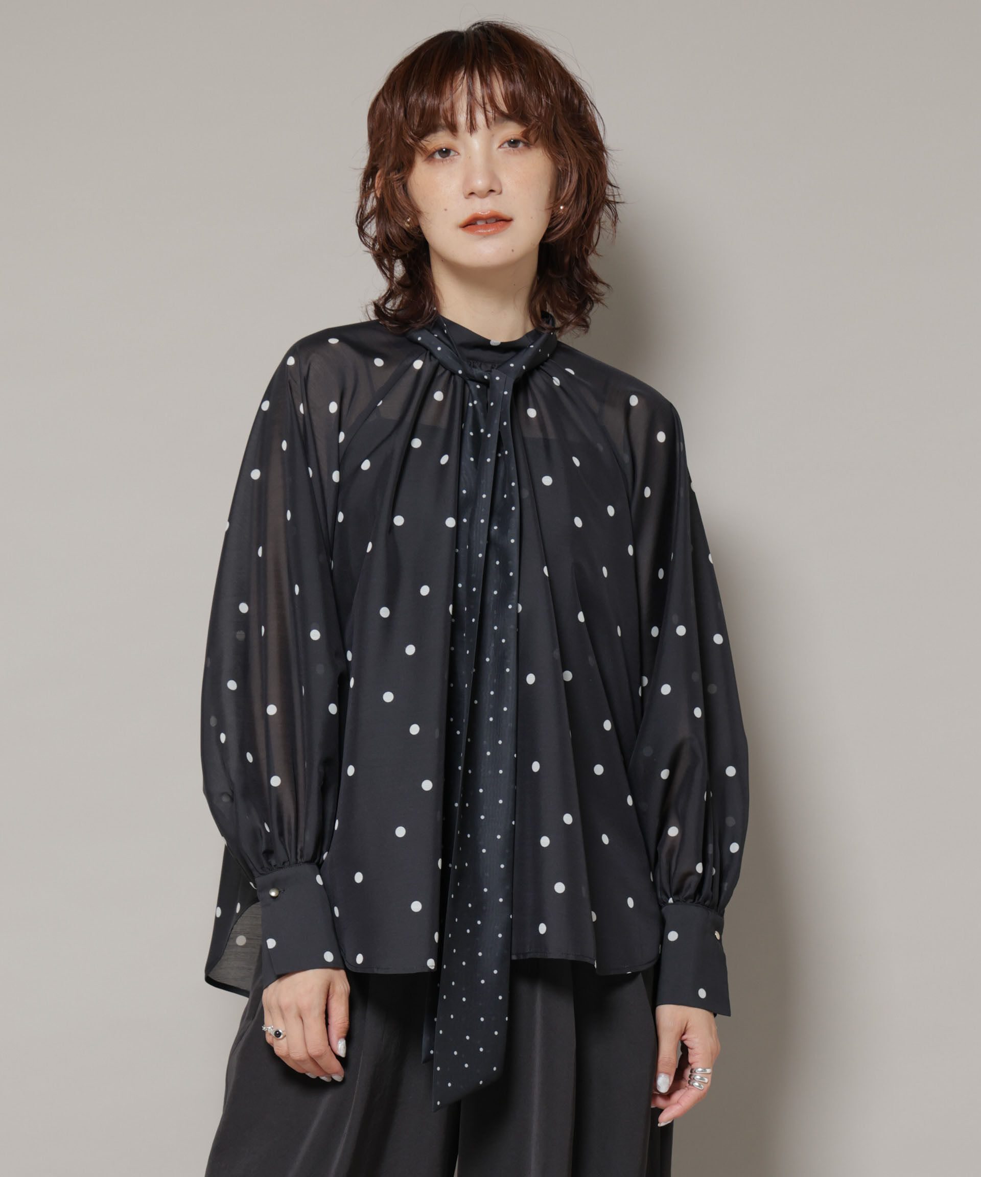 nano･universe「ランダムドットボータイ付きブラウス」|シャツ・ブラウス|ブラック
