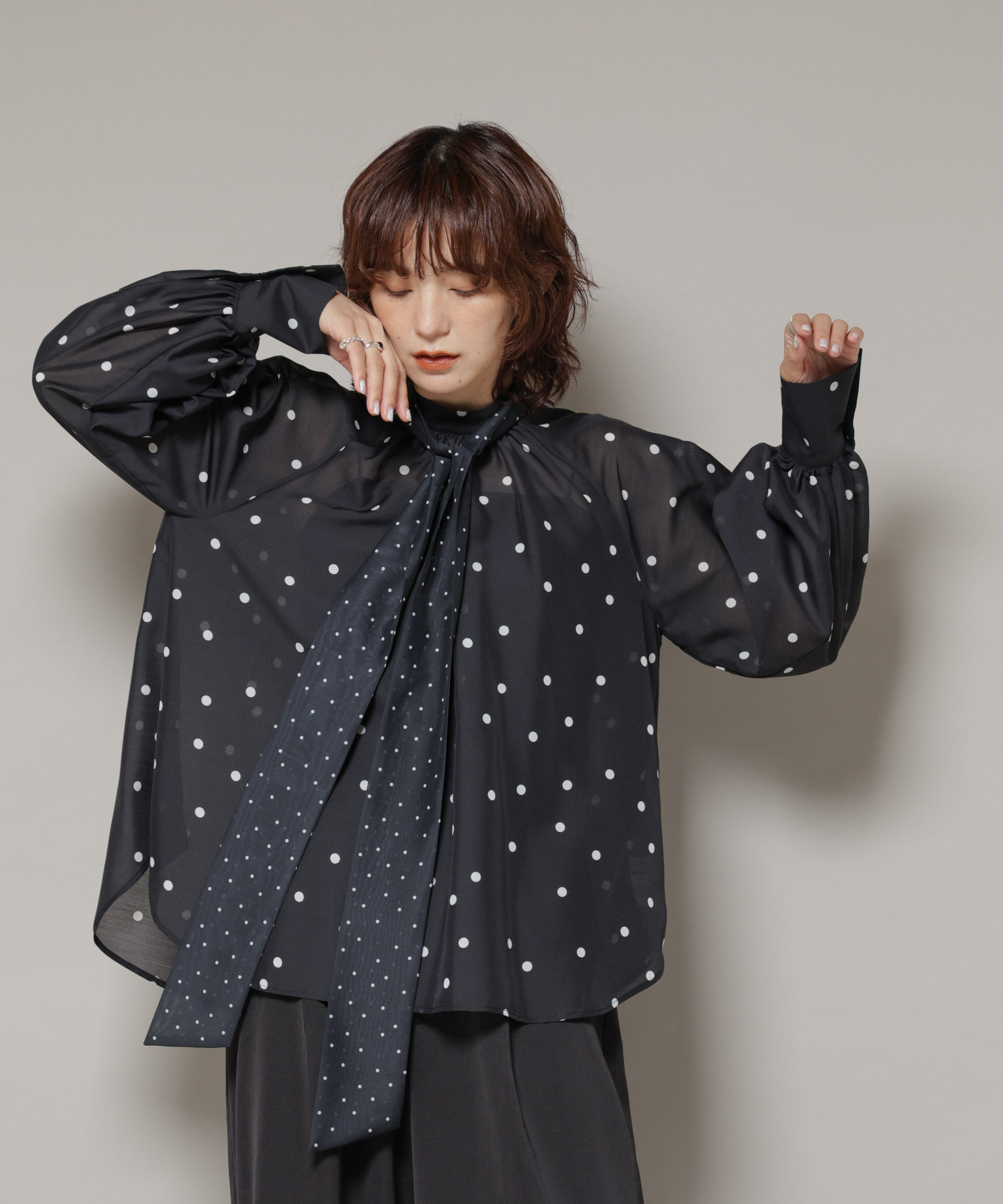 nano･universe「ランダムドットボータイ付きブラウス」|シャツ・ブラウス|