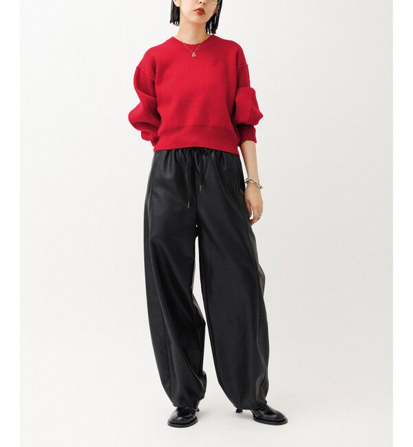 ADAM ET ROPE'「シンセティックレザートラックパンツ」|チノ|ブラック(01)