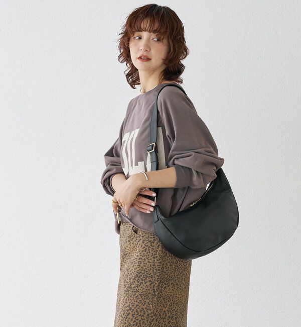  「【軽量◎】カーブレザーショルダーバッグ」|クラッチバッグ|