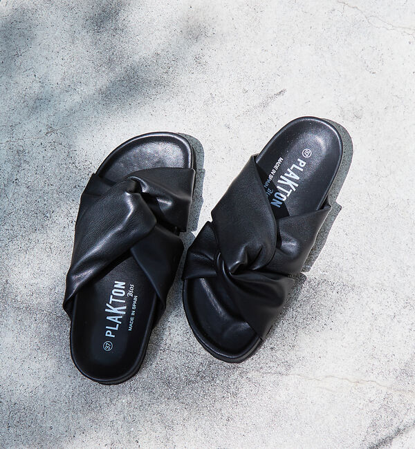 AU BANNISTER「●PLAKTON ツイストベルト フットベッドサンダル」|サンダル|ブラック