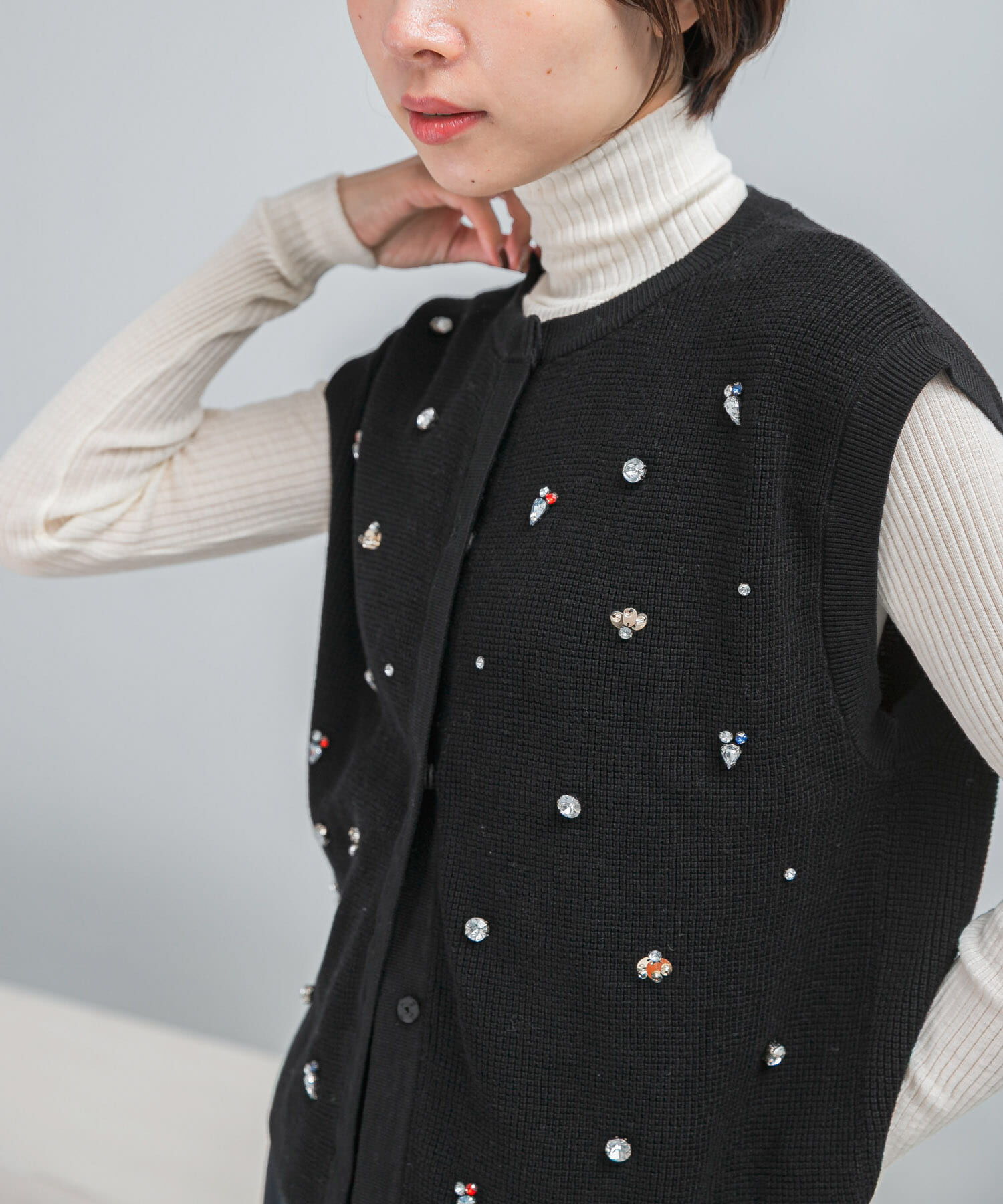 URBAN RESEARCH ROSSO「ビジューニットベスト」|ニット・セーター|ブラック