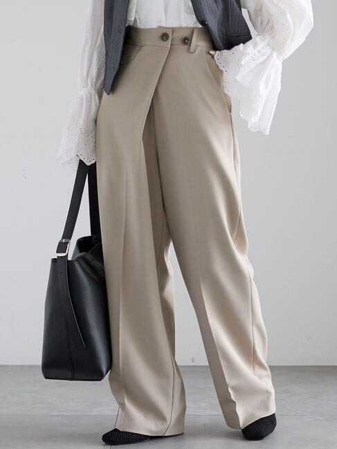 Te chichi「【宮本茉由着用】アシンメトリータックストレートパンツ《2025spring catalog item》」|その他|ベージュ