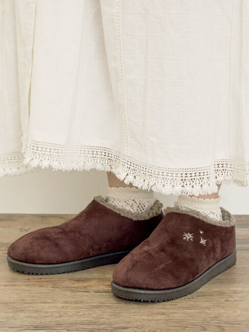 Samansa Mos2「雪柄刺繍ムートンシューズ」|ショートブーツ|ダークブラウン