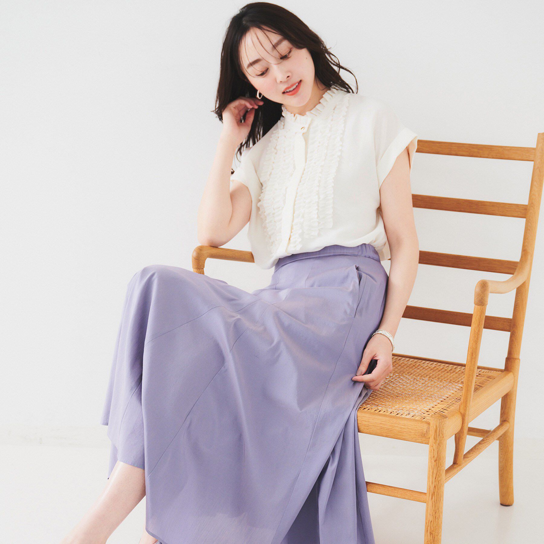 UNTITLED「スタンドネックフリルブラウス【吸水速乾/UVケア】」|シャツ・ブラウス|