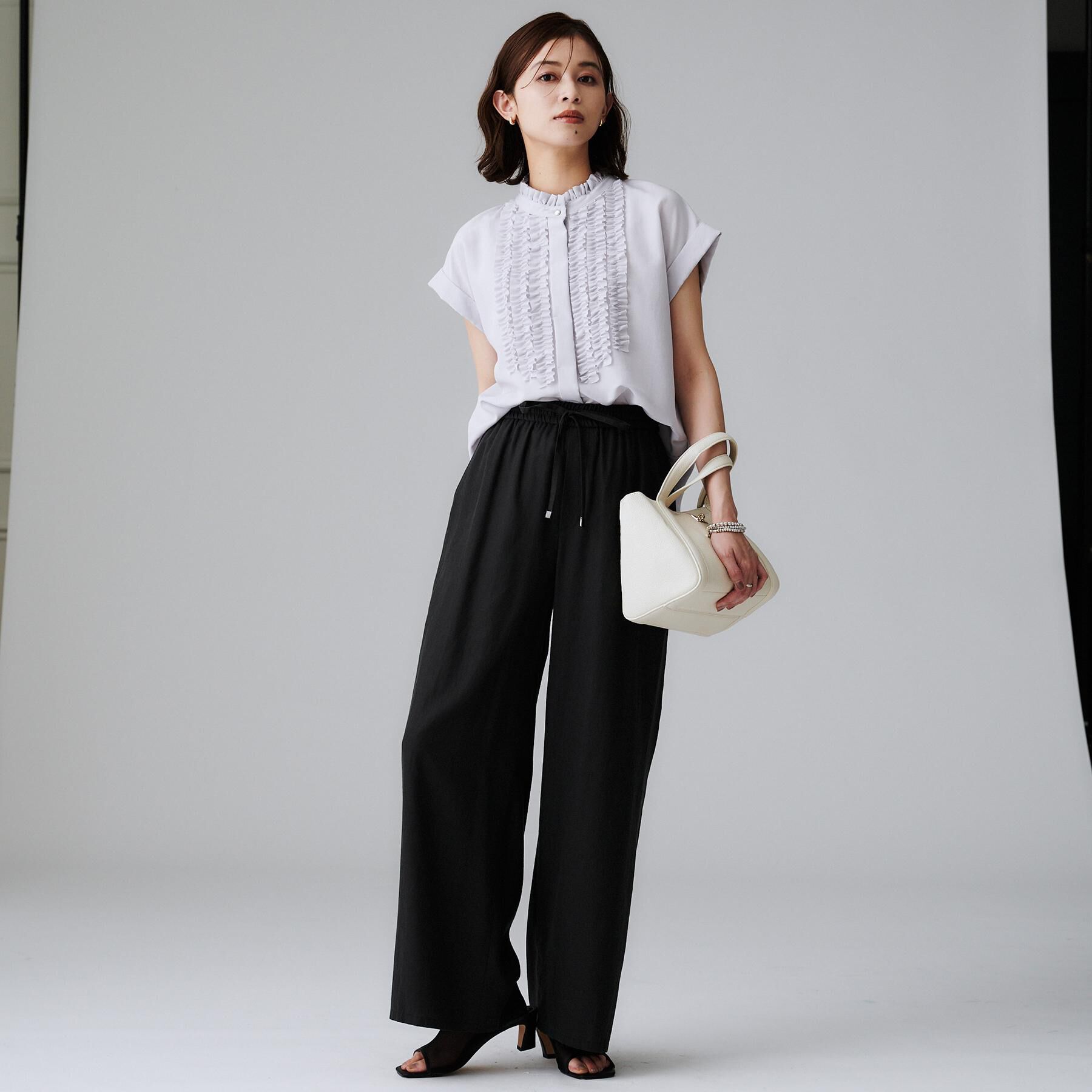 UNTITLED「スタンドネックフリルブラウス【吸水速乾/UVケア】」|シャツ・ブラウス|