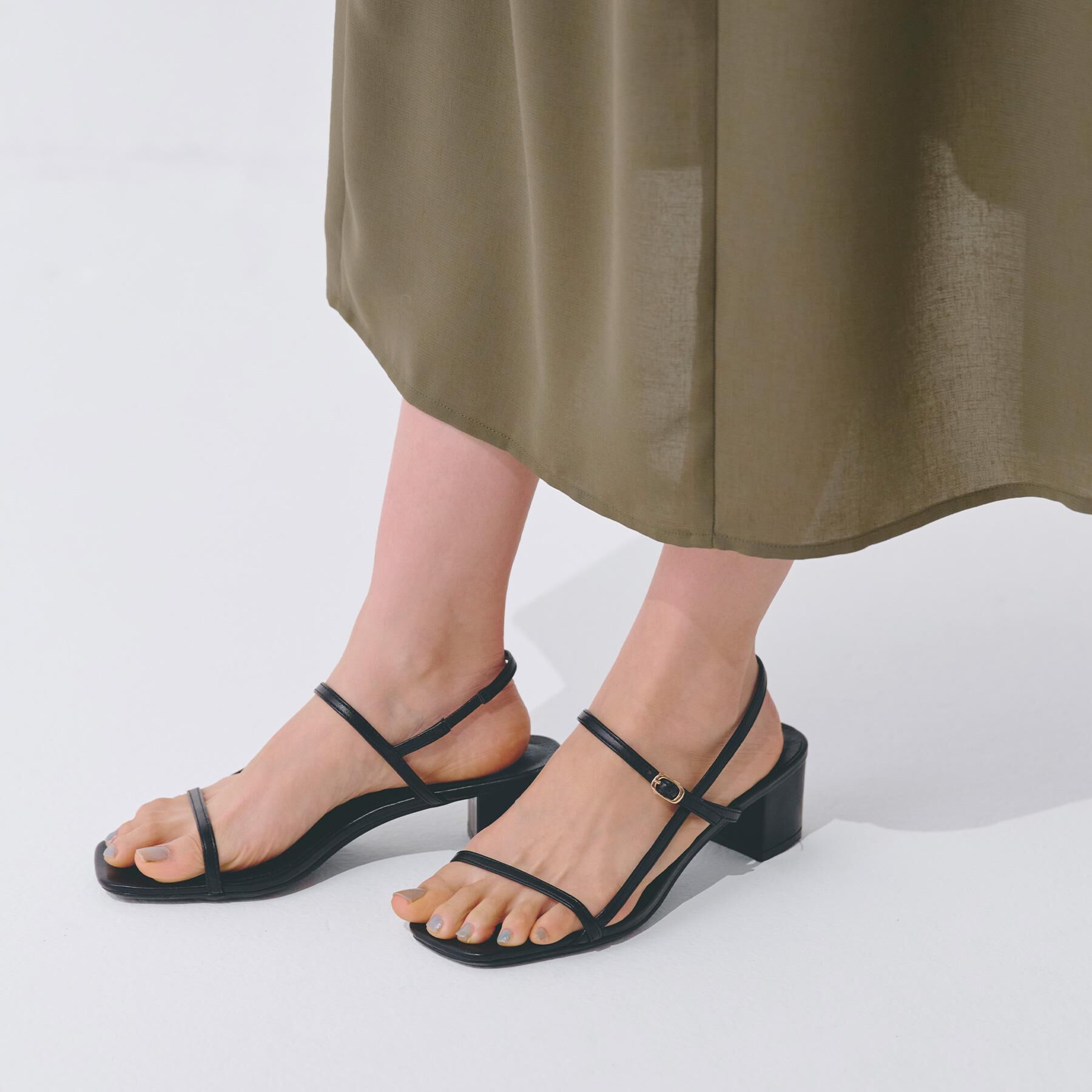 grove「【細めのストラップでトレンド感◎】スリムストリングヒールサンダル」|サンダル|