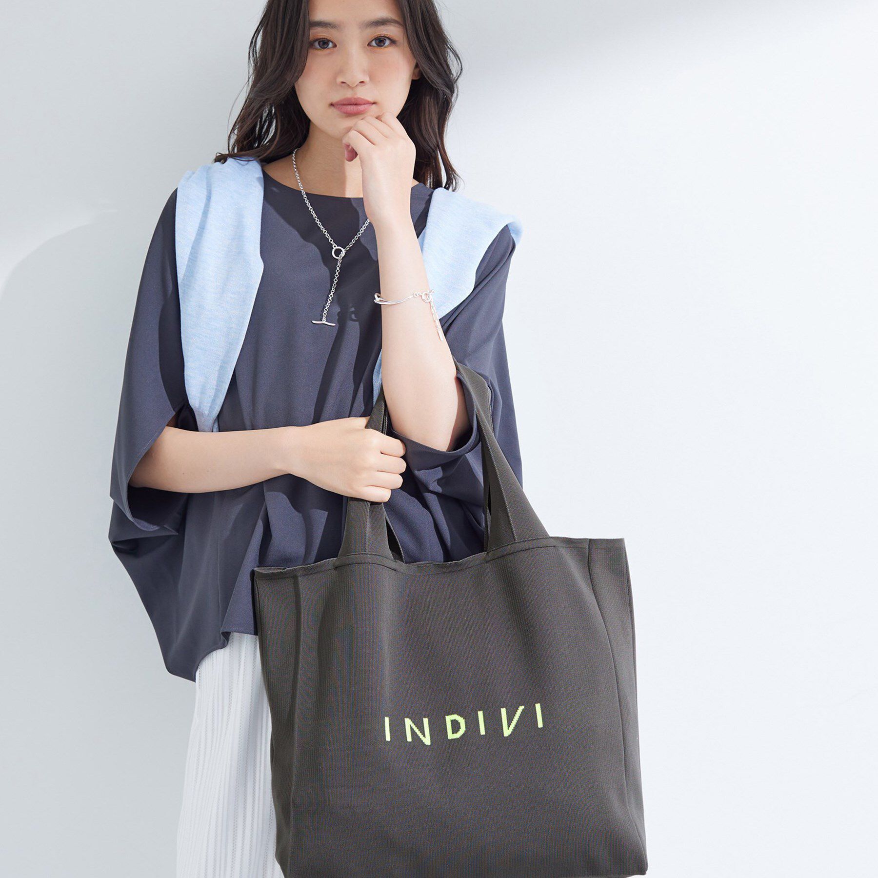 INDIVI「【A4サイズ対応】ロゴニットトート」|トートバッグ|チャコールグレー(0