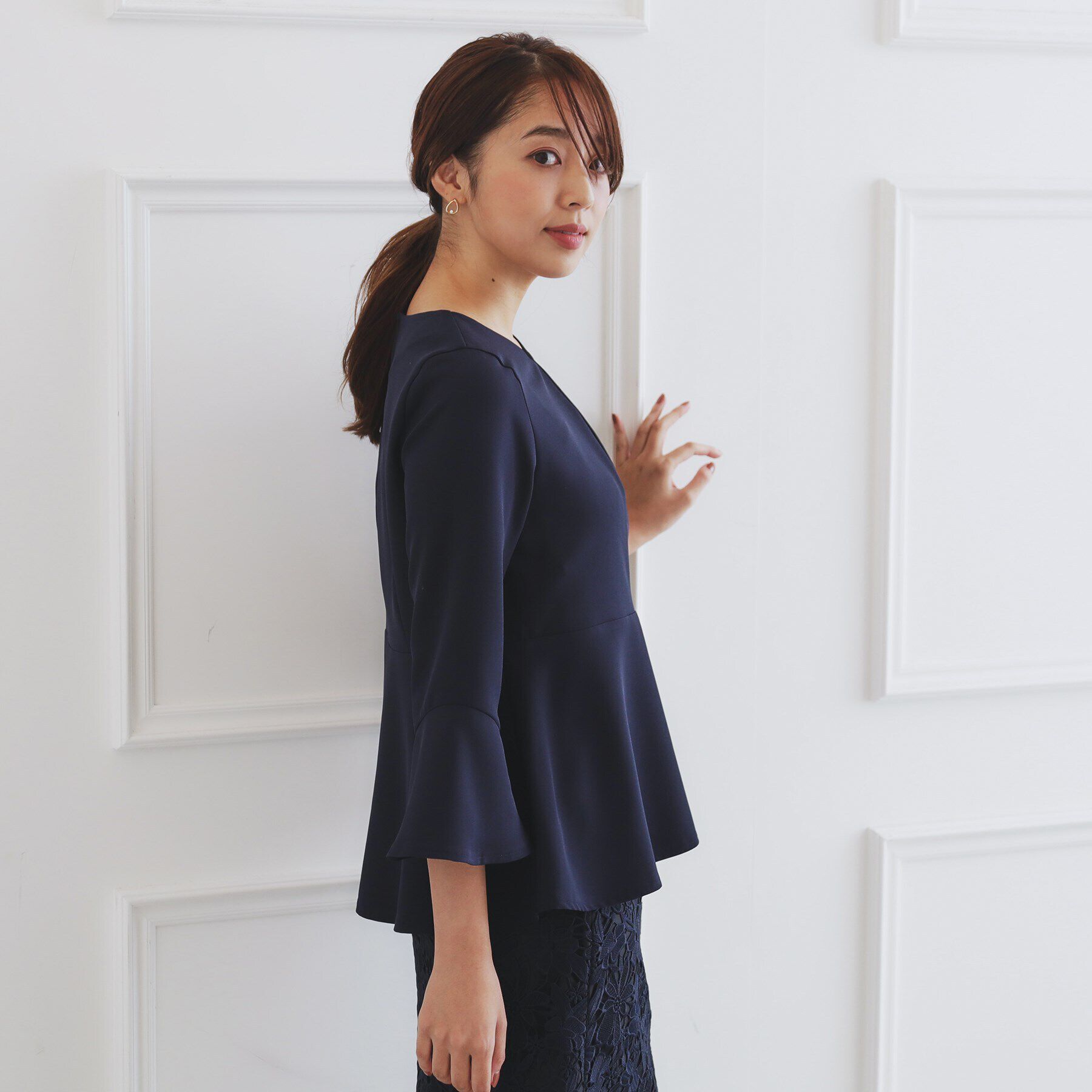 index「＜通勤・セレモニー/セットアップ対応＞フレアスリーブブラウス【洗濯機洗い可/ストレッチ/イージーアイ」|シャツ・ブラウス|