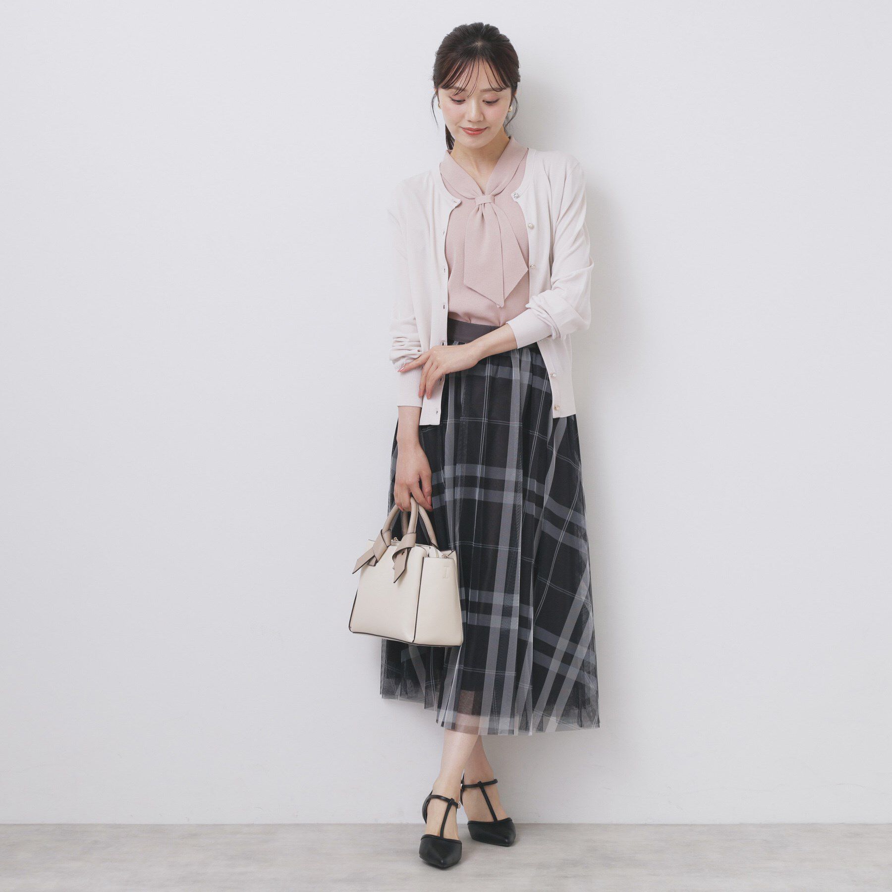 index「《美人百花掲載》ビジュークルーネックカーディガン【洗濯機洗い可/UVケア/接触冷感/抗ピル】」|カーディガン|