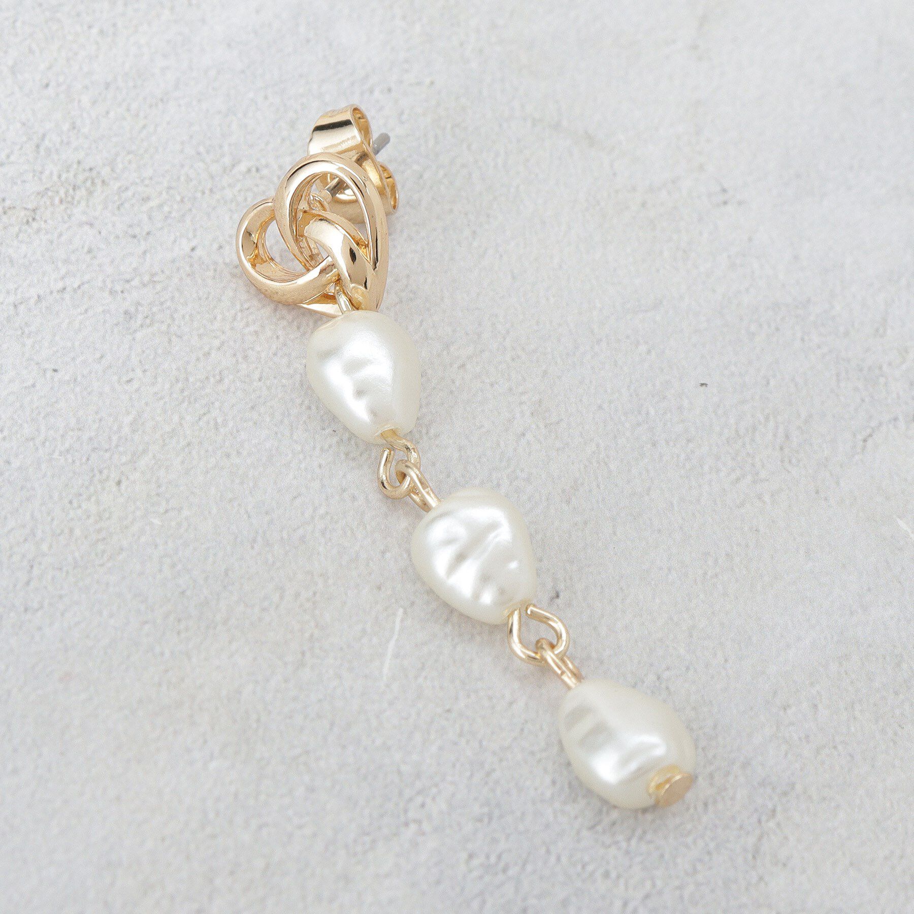 OPAQUE.CLIP「メタル&times;フェイクパールロングピアス」|ピアス|