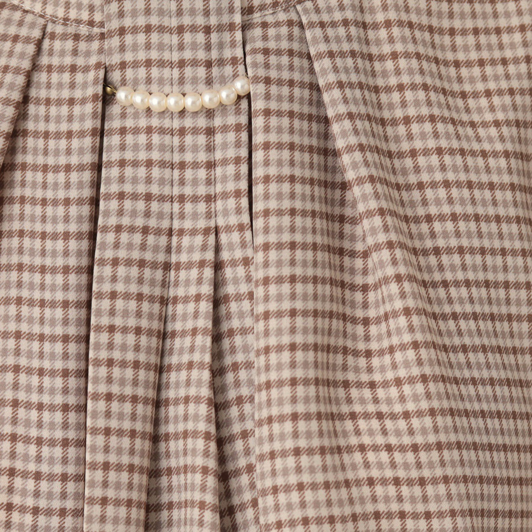 Couture broach「【着映え・5分袖・通勤】パール調タイチェックプリントブラウス」|シャツ・ブラウス|