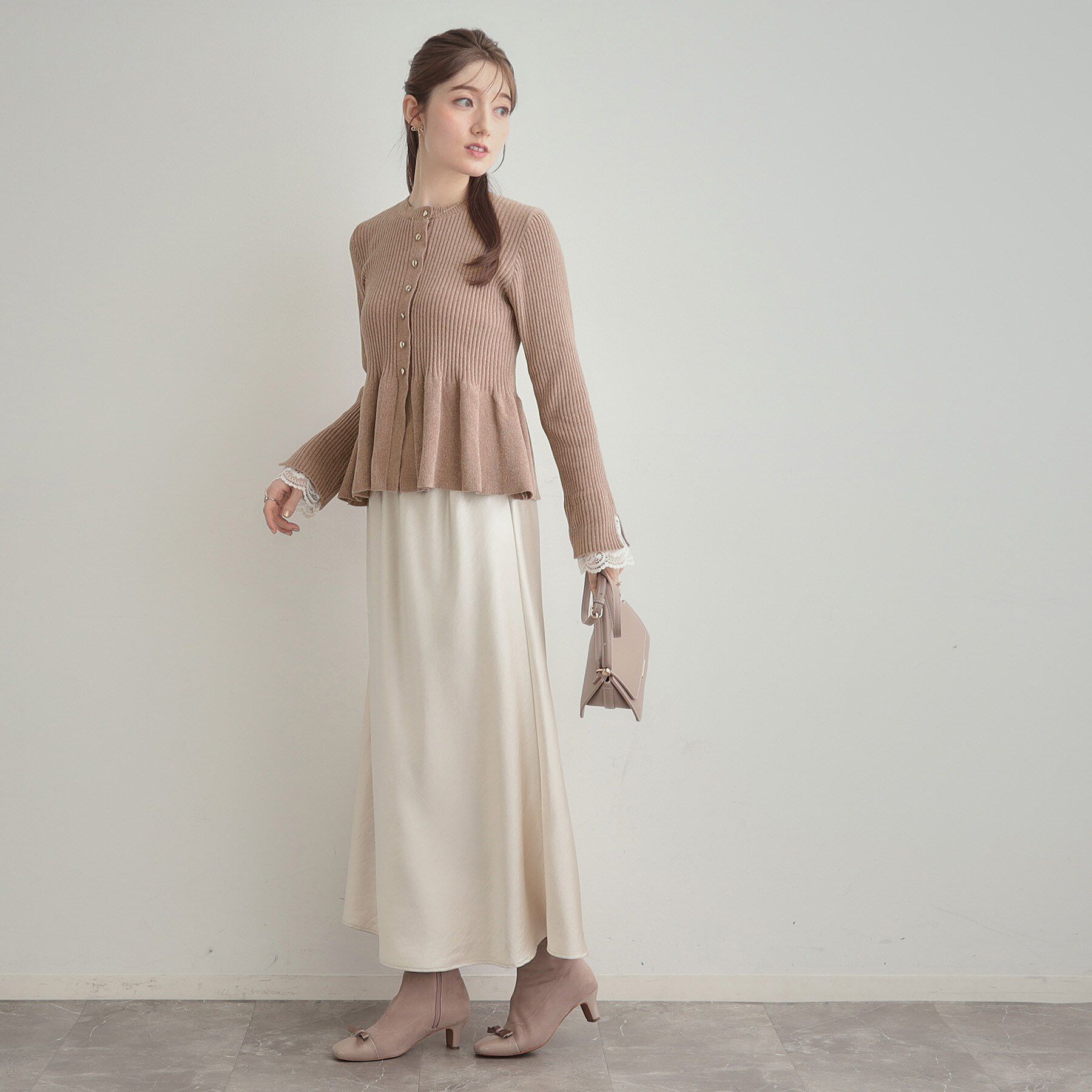 Couture broach「【袖口レース・着映え】短毛モールペプラム カーデ」|カーディガン|