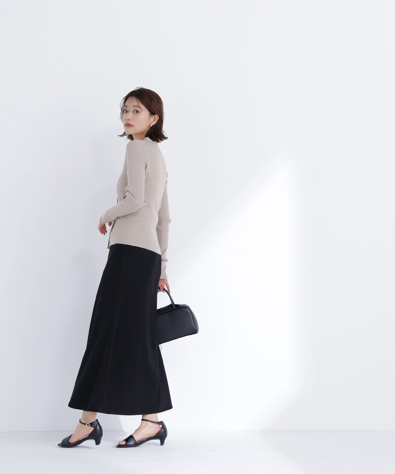  「襟付Vネックリブニット」|ニット・セーター|