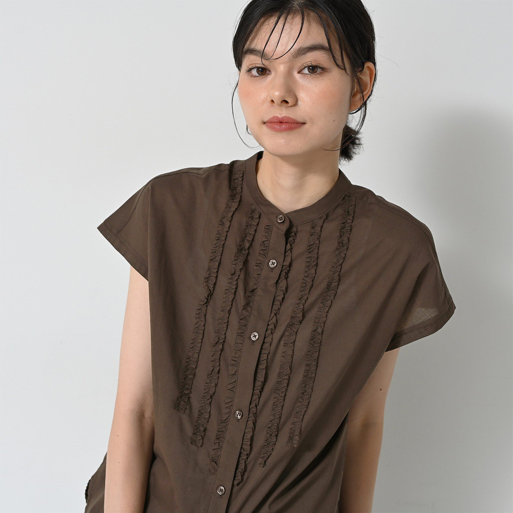 Dessin「【洗える】スタンドカラーフリルブラウス」|シャツ・ブラウス|