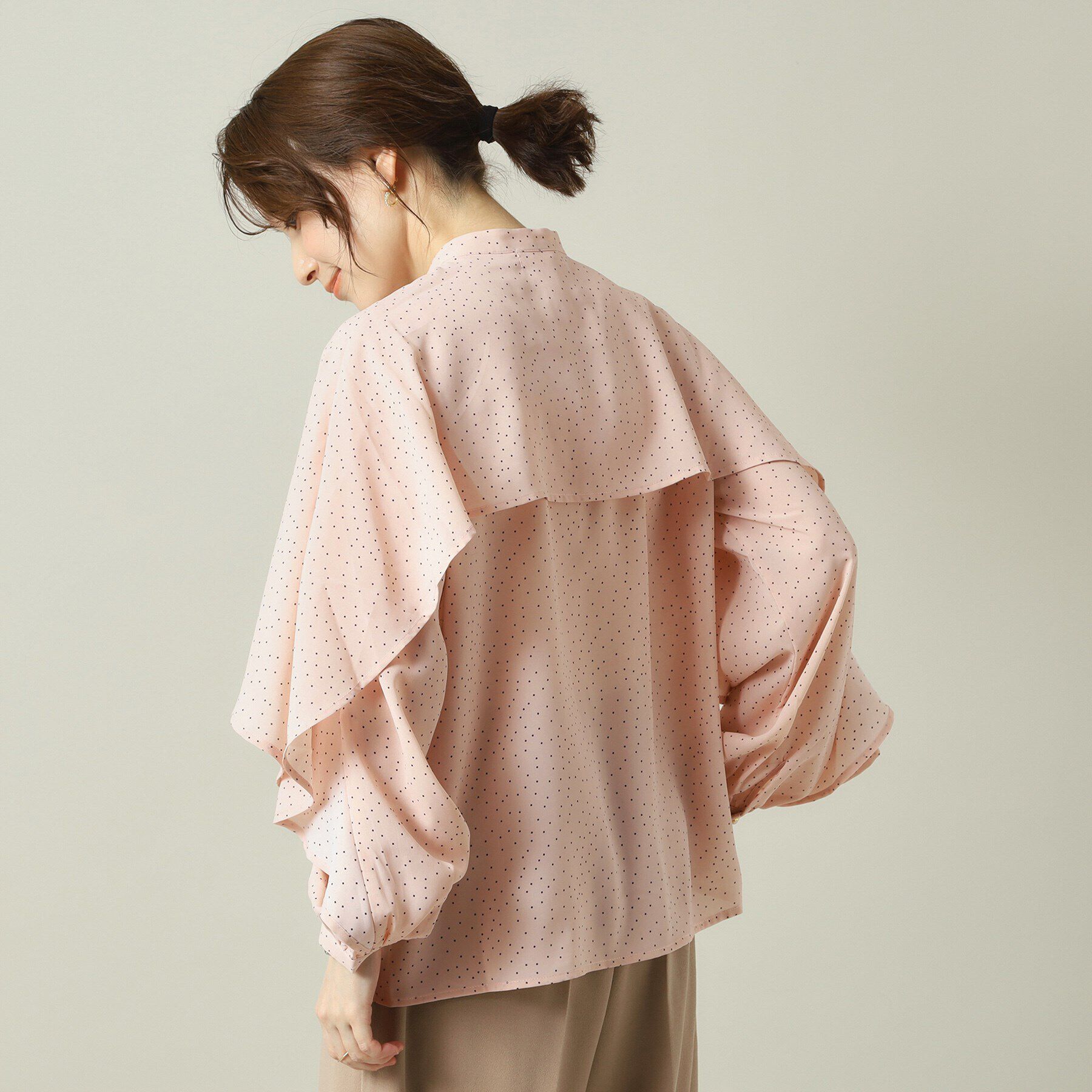 ITS&rsquo;DEMO「【手洗い可】ケープフリルドットブラウス」|シャツ・ブラウス|