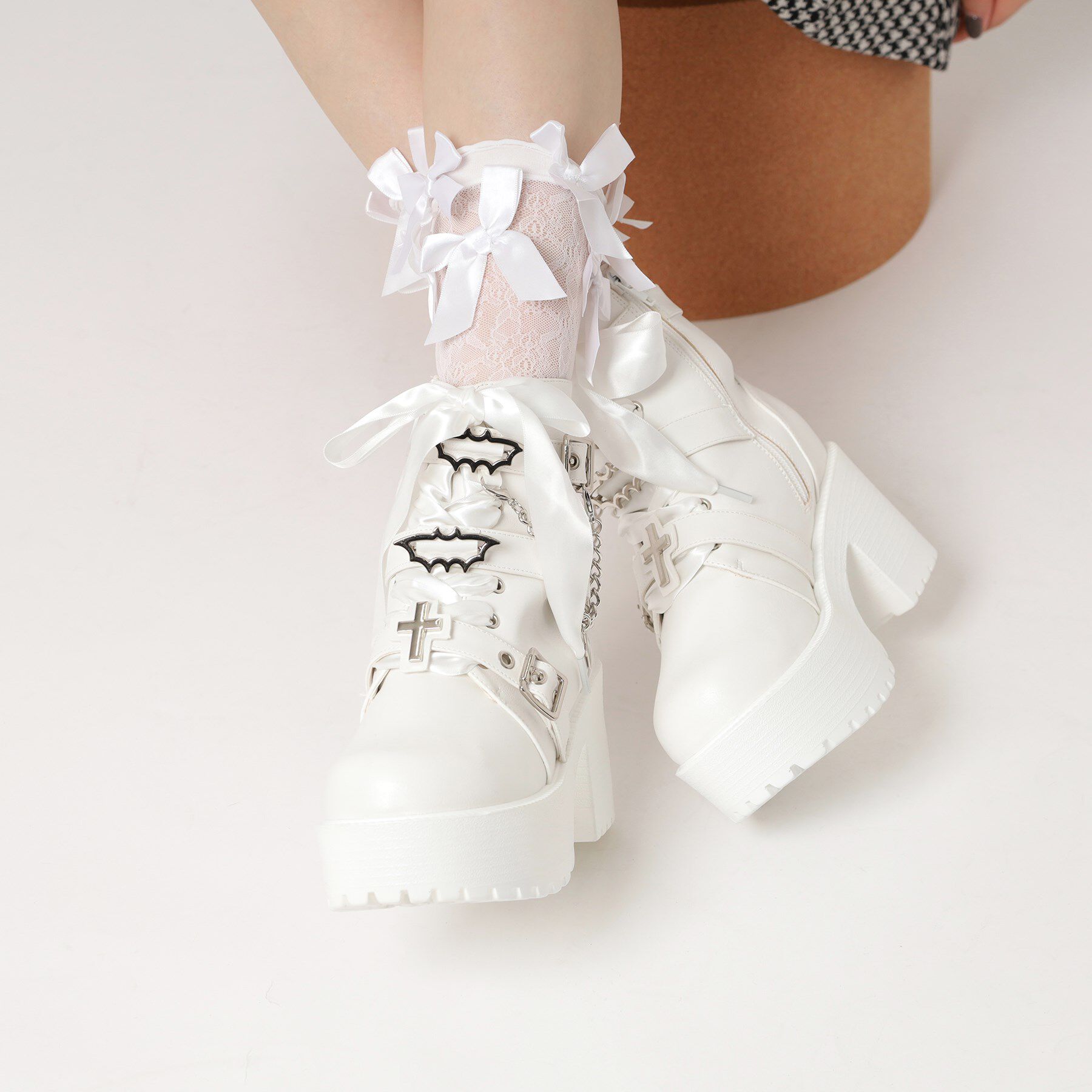 csT&P「厚底&times;コウモリ&times;十字架スニーカー」|ショートブーツ|