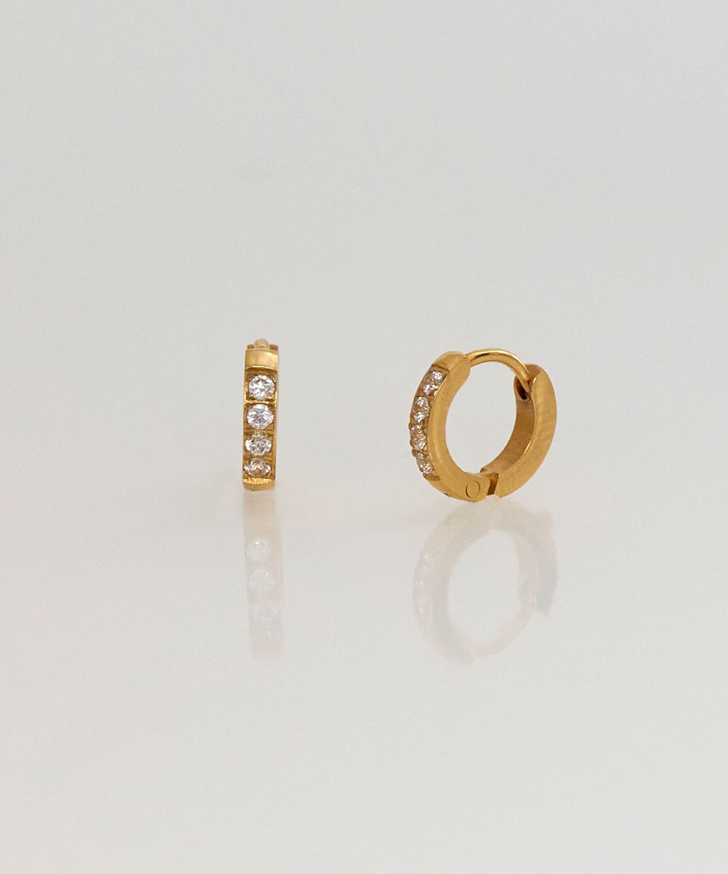 Phoebe「【数量限定】クロスネックレス&ビジューフープピアスセット/BOX&ショッパー付き」|ネックレス|