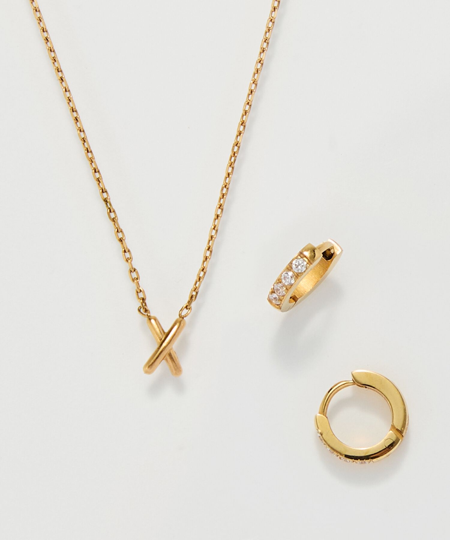 Phoebe「【数量限定】クロスネックレス&ビジューフープピアスセット/BOX&ショッパー付き」|ネックレス|