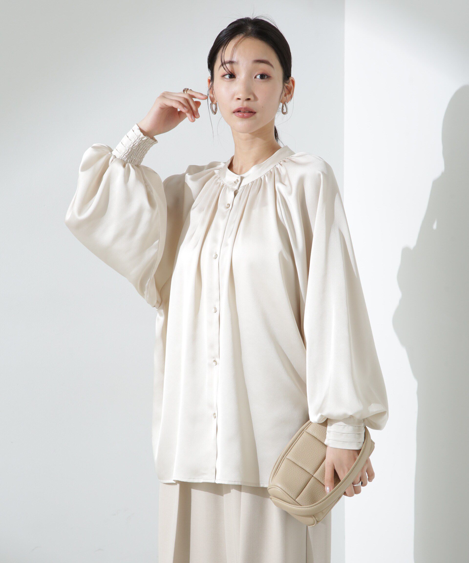 nano･universe「前後2WAYサテンドルマンギャザーブラウス（セットアップ可）」|シャツ・ブラウス|