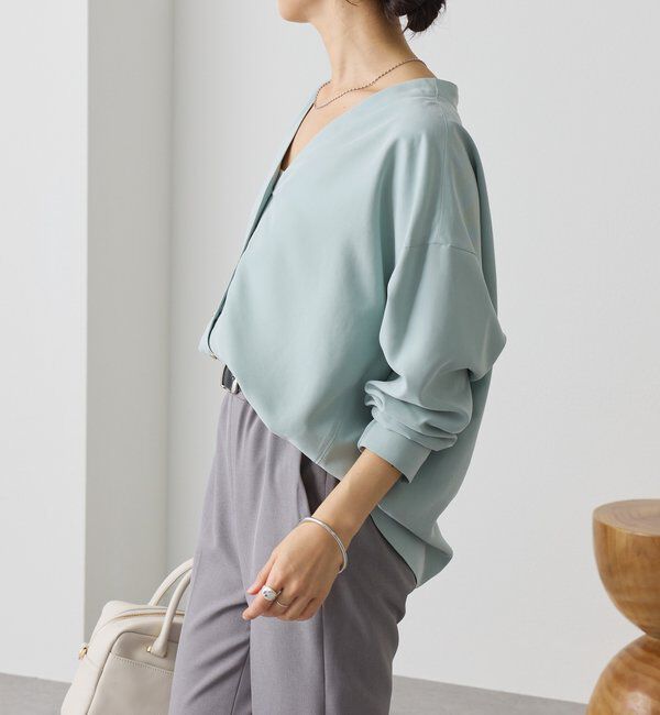  「予約【女性らしい抜け感】メタルボタンノーカラーブラウス」|シャツ・ブラウス|