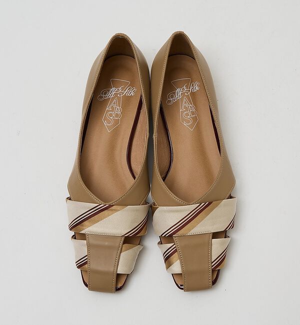 AU BANNISTER「【シルクネクタイ生地使用】グルカモチーフ フラットパンプス」|パンプス|ベージュ