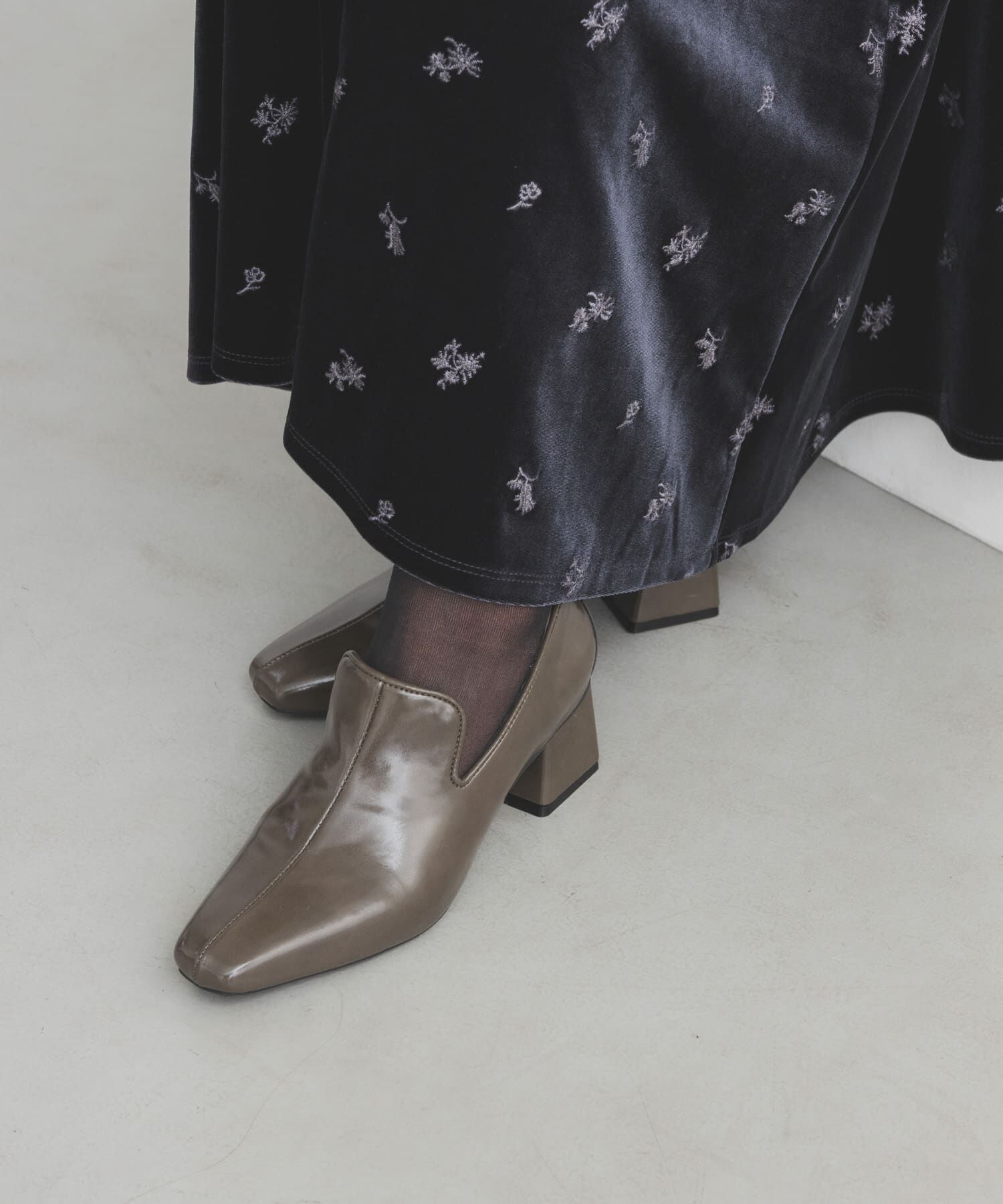  「セミスクエアトゥパンプス」|パンプス|カーキ