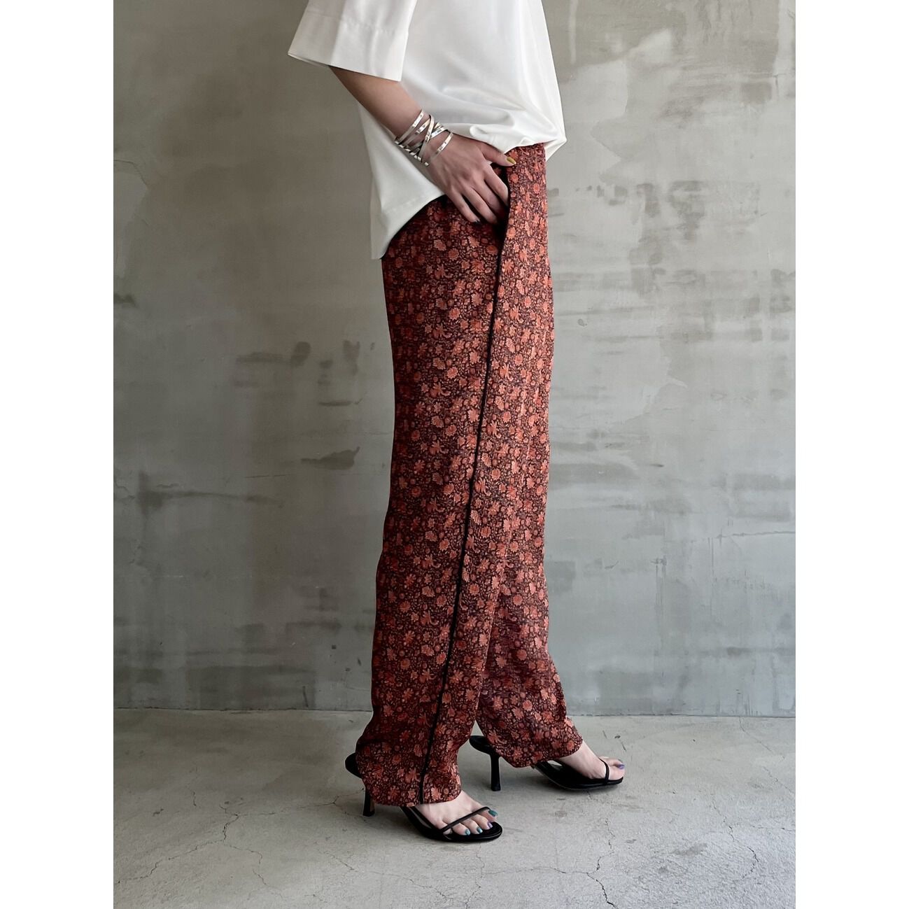 HELIOPOLE「HELIOPOLE DEVEAUX FLOWER PRINT EASY PANTs」|チノ|