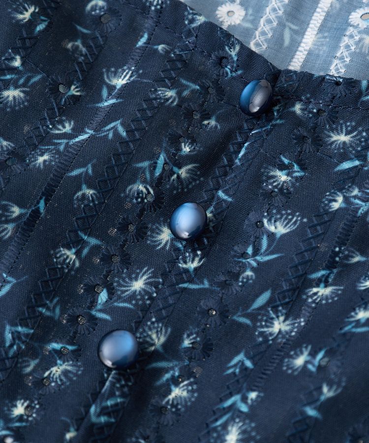 earth music&ecology「フラワー刺繍フリルヘムブラウス」|シャツ・ブラウス|