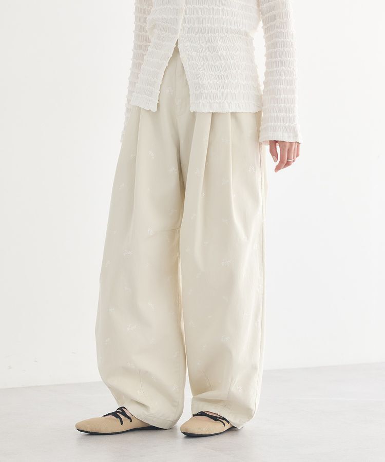 earth music&ecology「フラワー刺繍ツイルカーブパンツ」|その他|