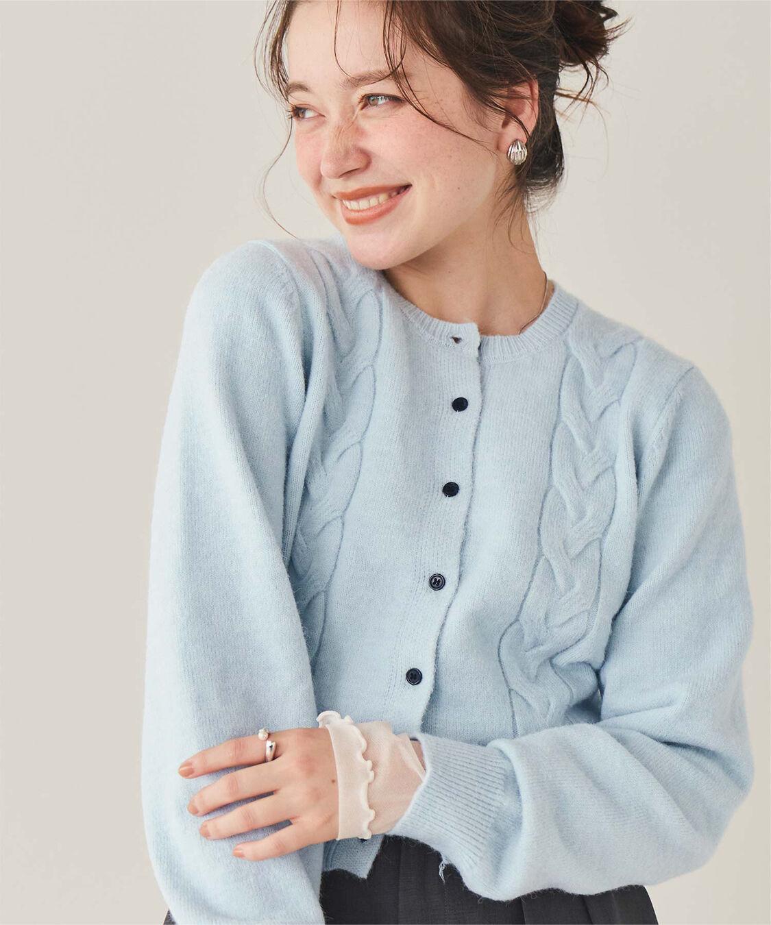 titivate「【いつきさんコラボアイテム】ケーブルデザインニットカーディガン」|ニット・セーター|ライトブルー