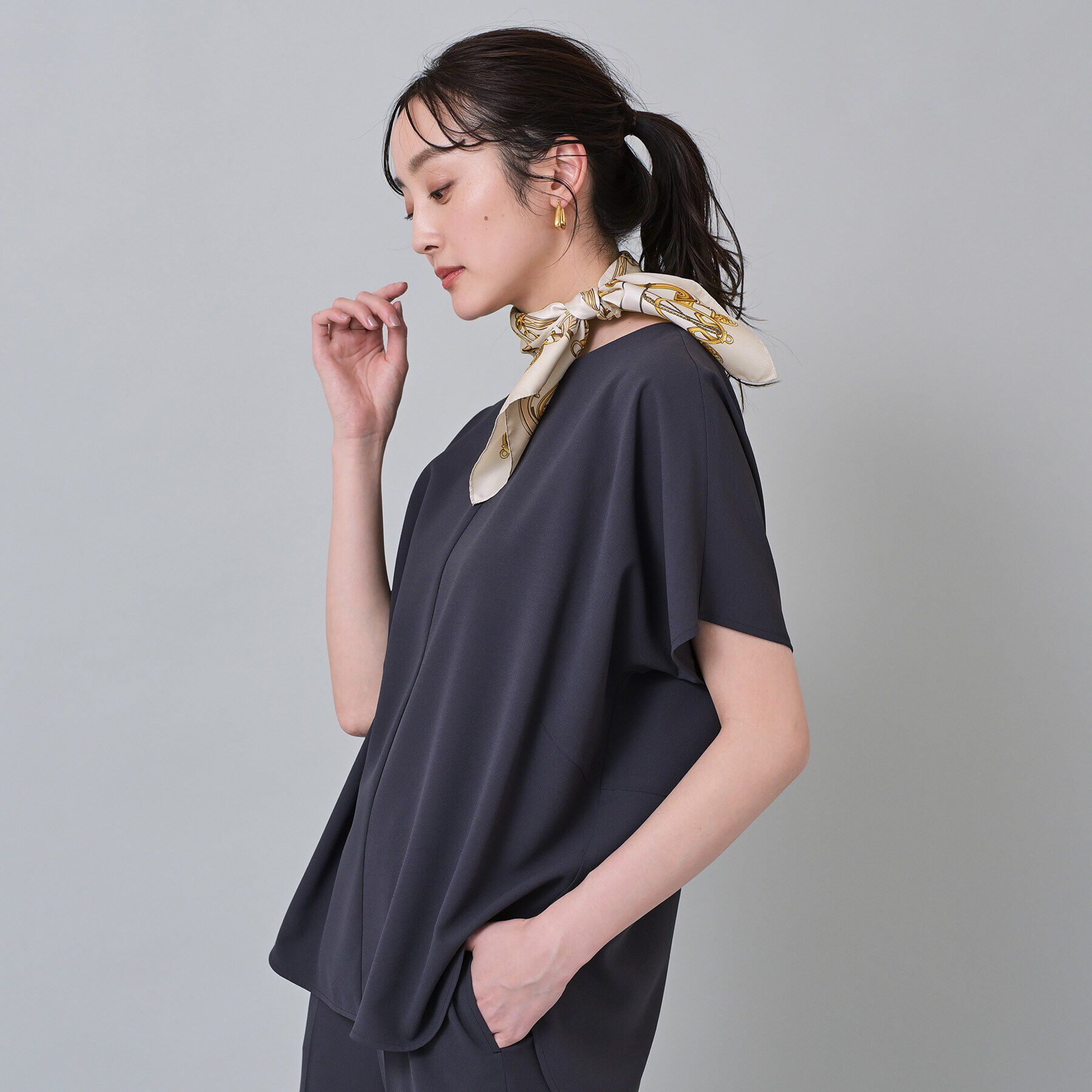 UNTITLED「【手洗い／58cm正方形】ベルトプリントスカーフ」|ストール|