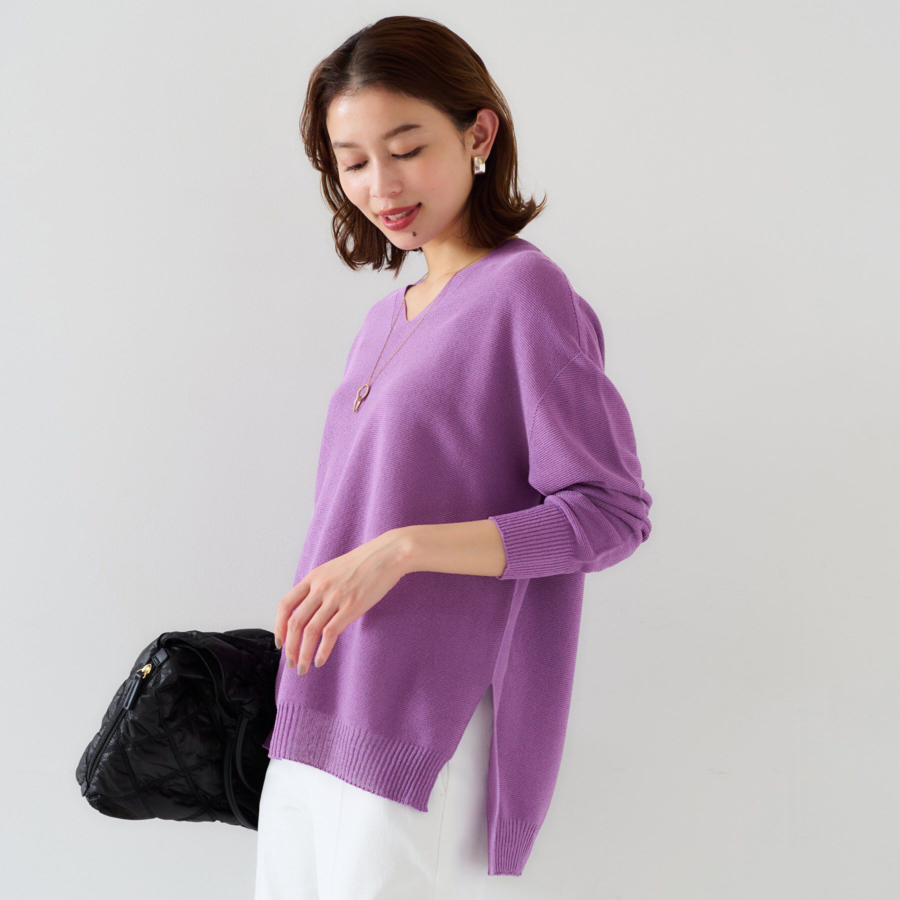 UNTITLED「【体型カバー/清涼感】サイドスリット Vネックニット」|ニット・セーター|