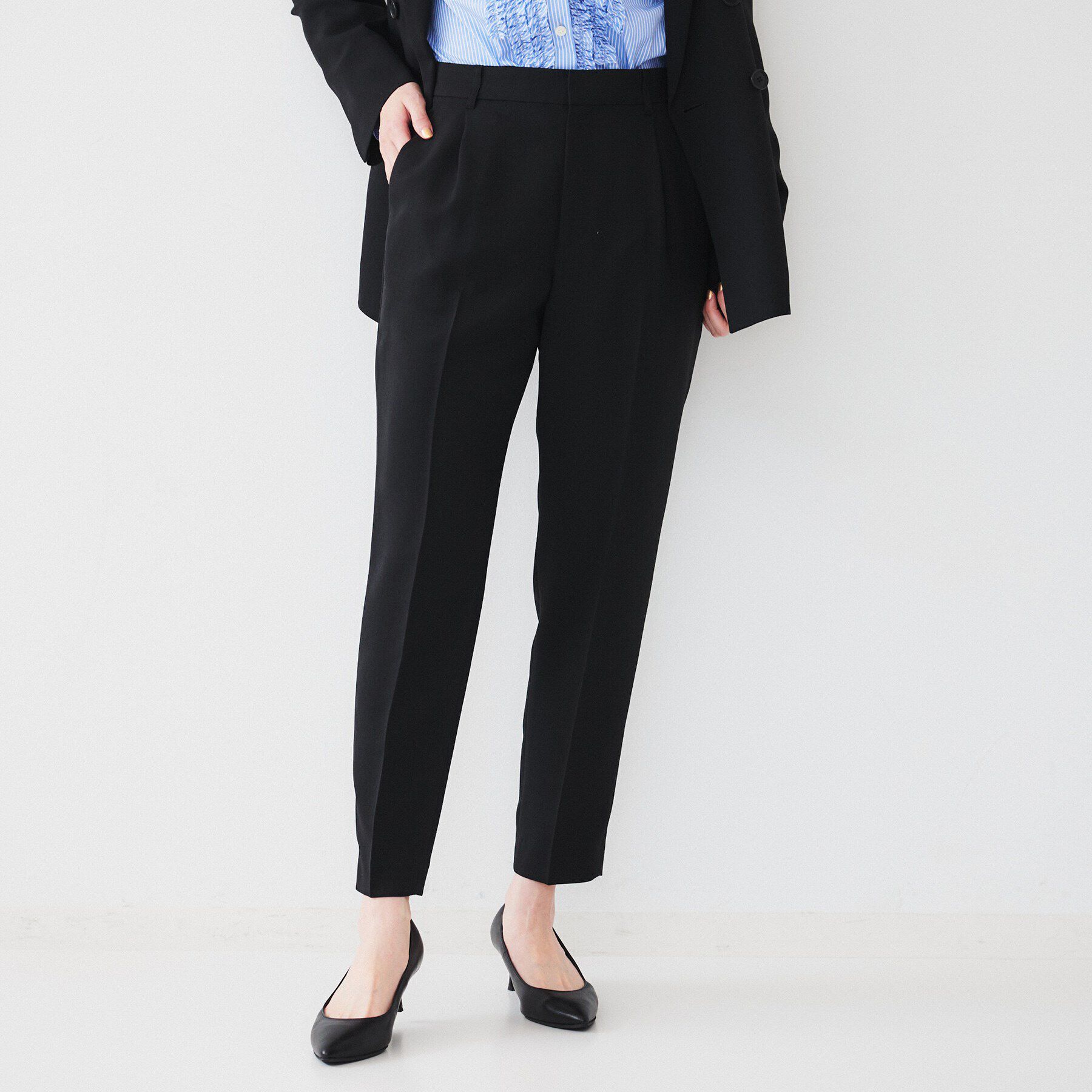 UNTITLED「【接触冷感/UV/セットアップ可能】ライトウェイト タックテーパードパンツ」|その他|ブラック(019)