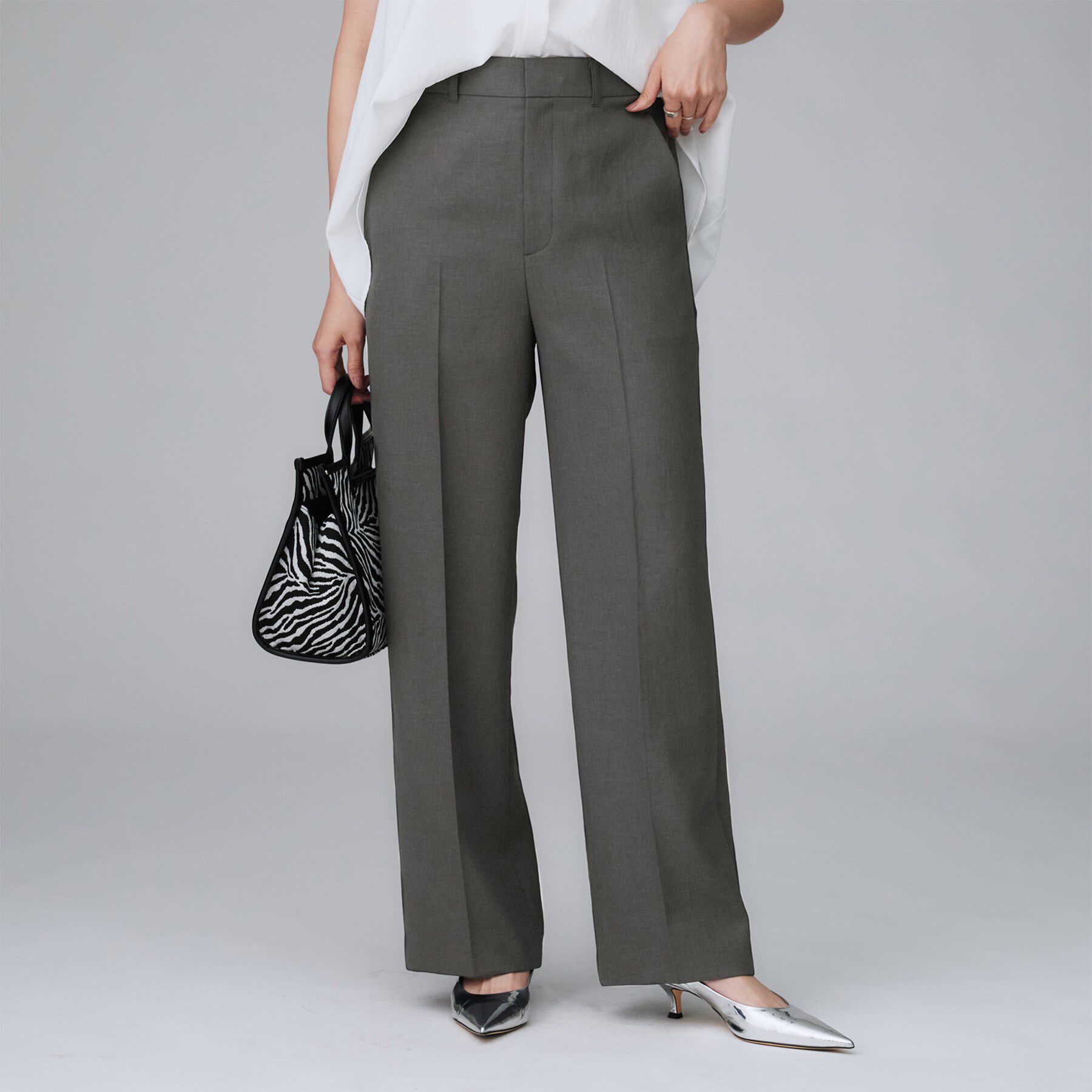 UNTITLED「【後ろウエストゴム】ツイルセミフレアパンツ」|その他|チャコールグレー(0