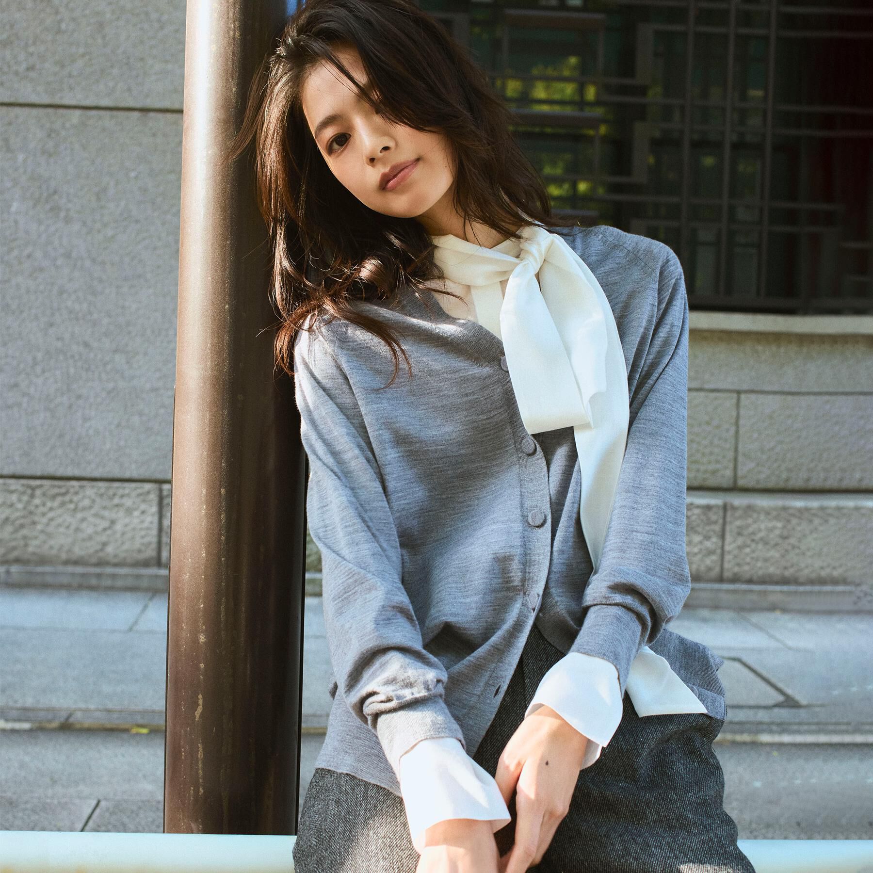 UNTITLED「【アンサンブル可/洗える/Vネック】ウールシルクカーディガン」|カーディガン|グレー(012)