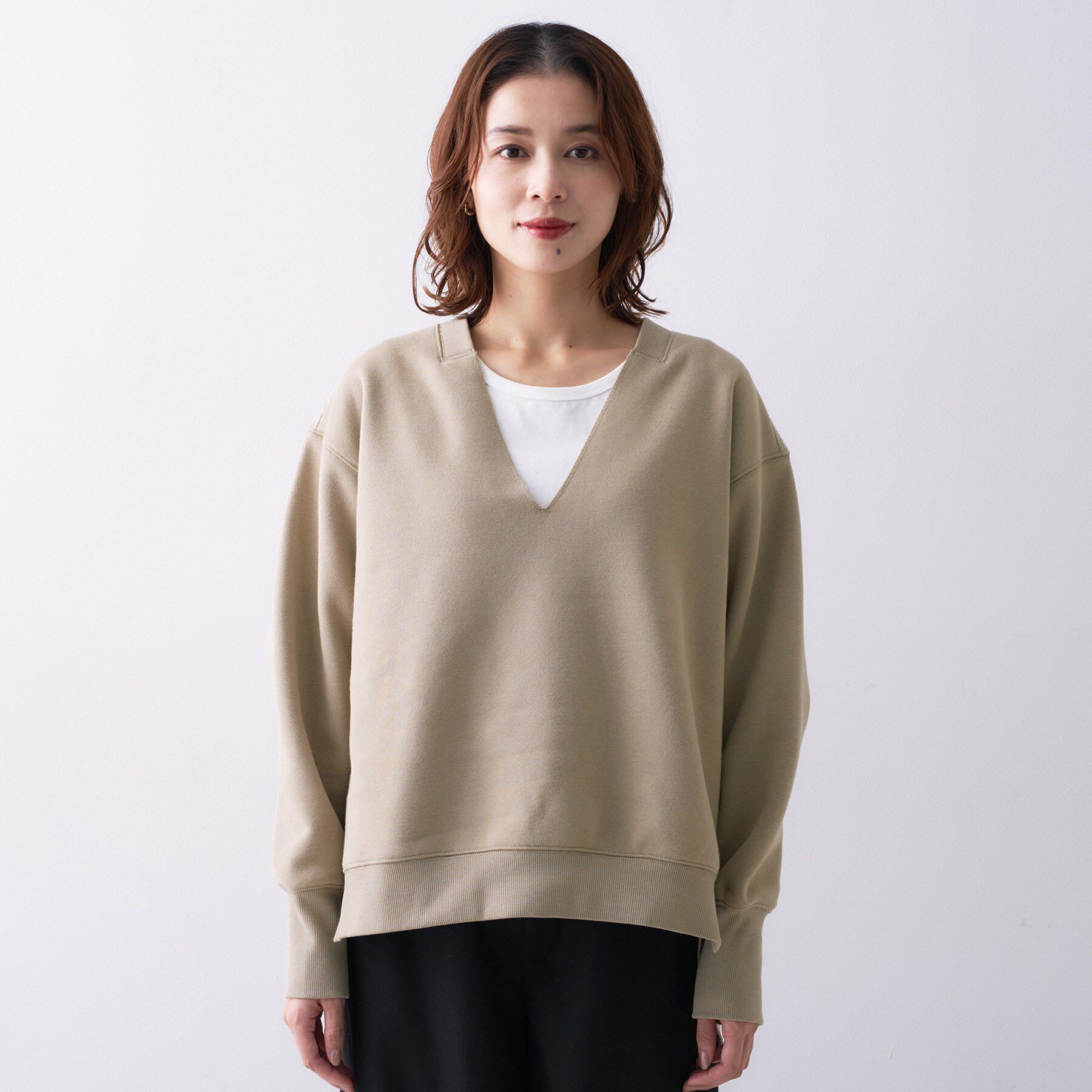 UNTITLED「【Liyoca】ソフト裏毛Vネックプルオーバー」|Tシャツ・カットソー|