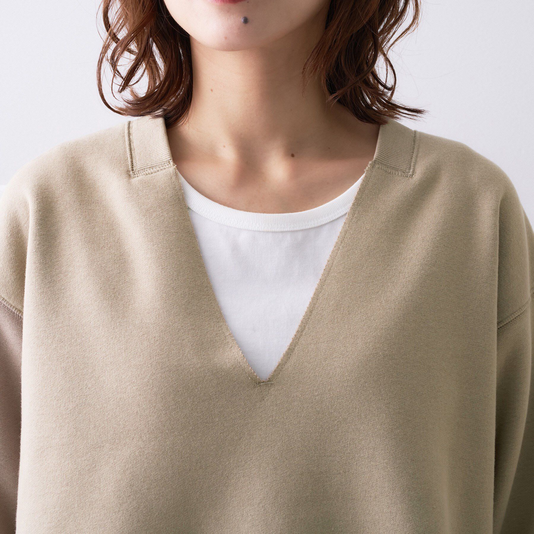 UNTITLED「【Liyoca】ソフト裏毛Vネックプルオーバー」|Tシャツ・カットソー|