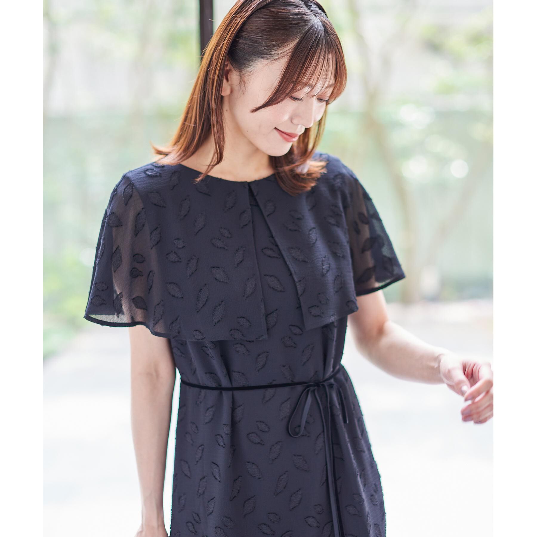 Reflect「【撥水／二の腕カバー／付属リボン付き】ケープデザインノースリーブワンピース」|ワンピース|