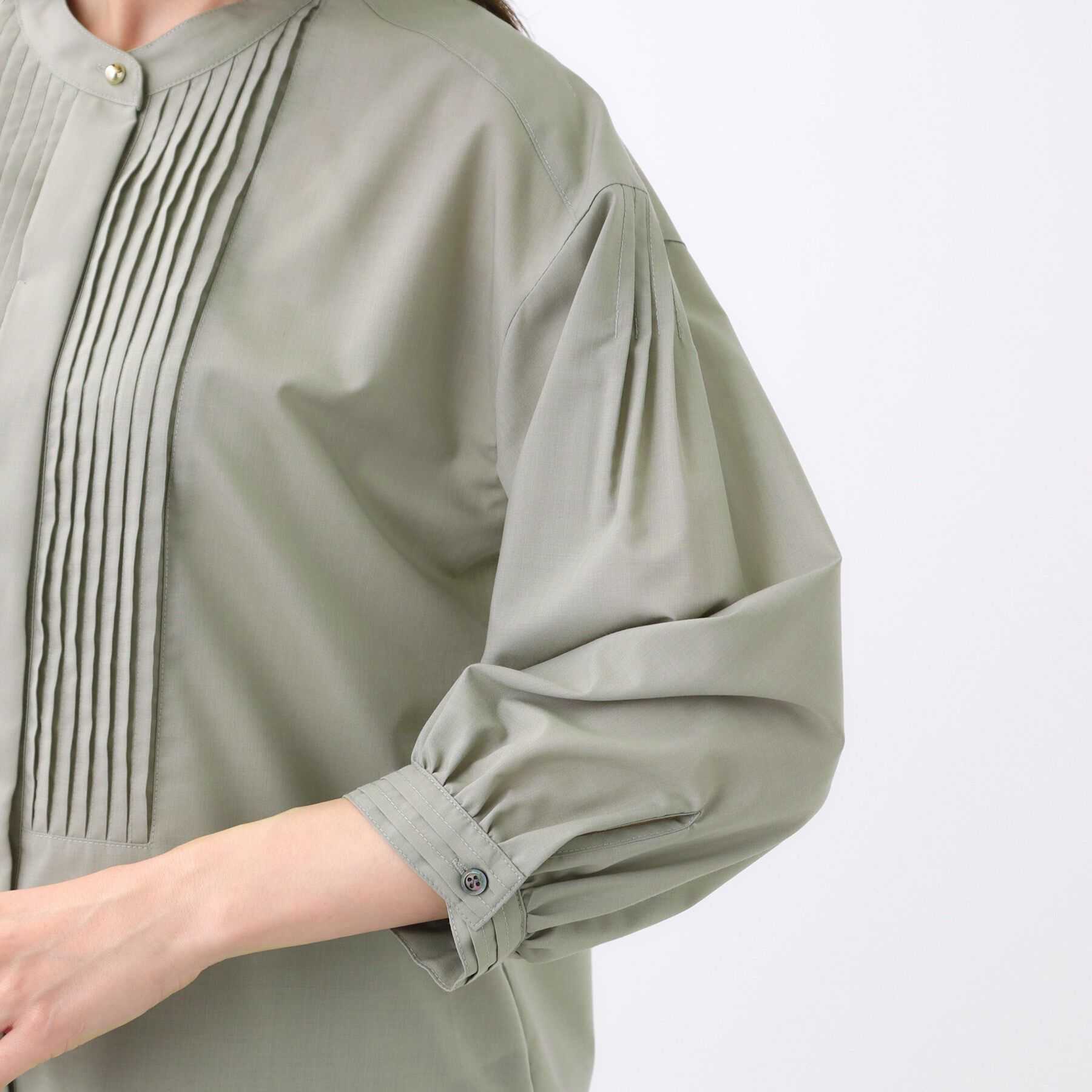 Reflect「【程よいゆとり感／体型カバー】ピンタックデザインシャンブレーブラウス」|シャツ・ブラウス|