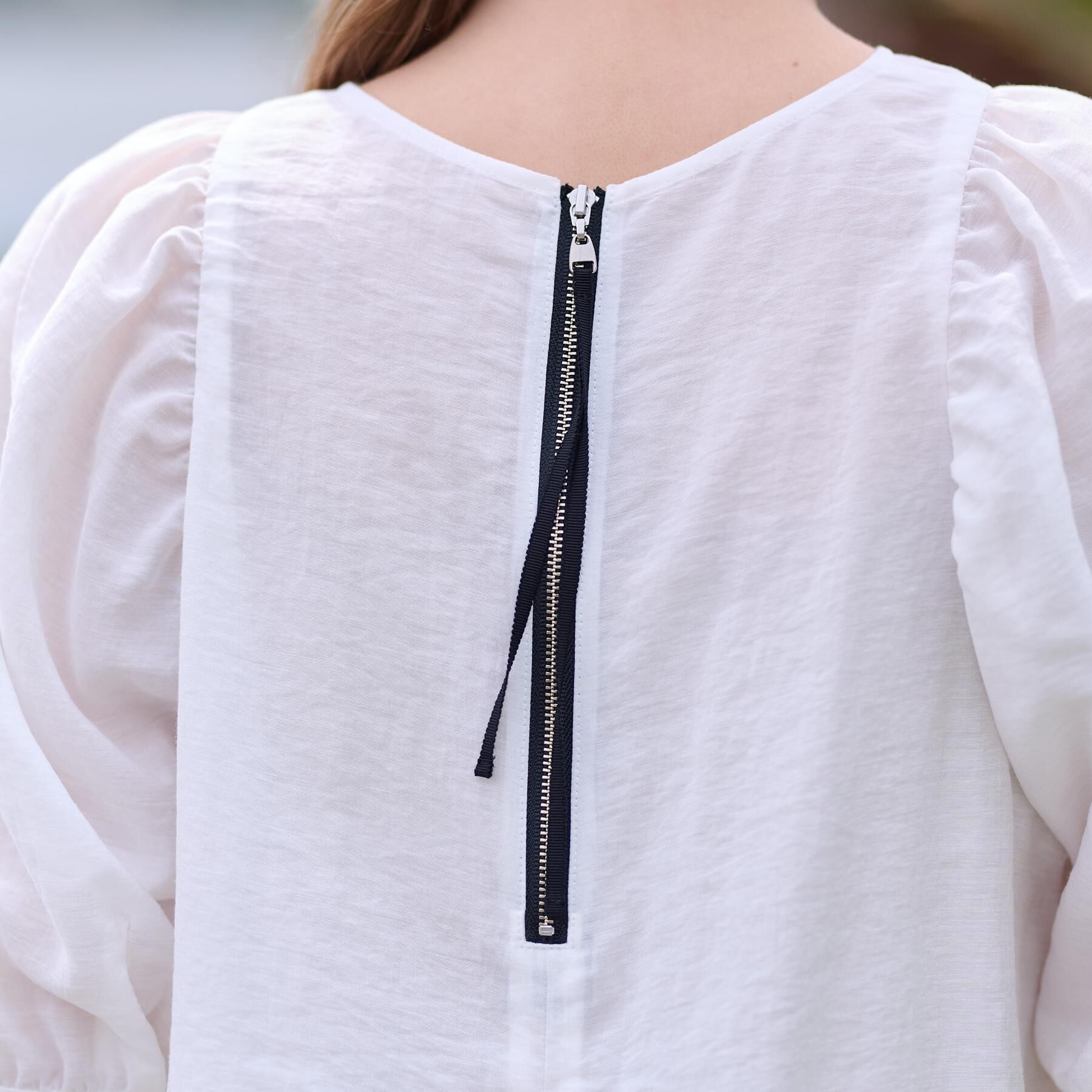 DRESSTERIOR「【洗える/清涼感】ボリュームスリーブバックジップブラウス」|シャツ・ブラウス|